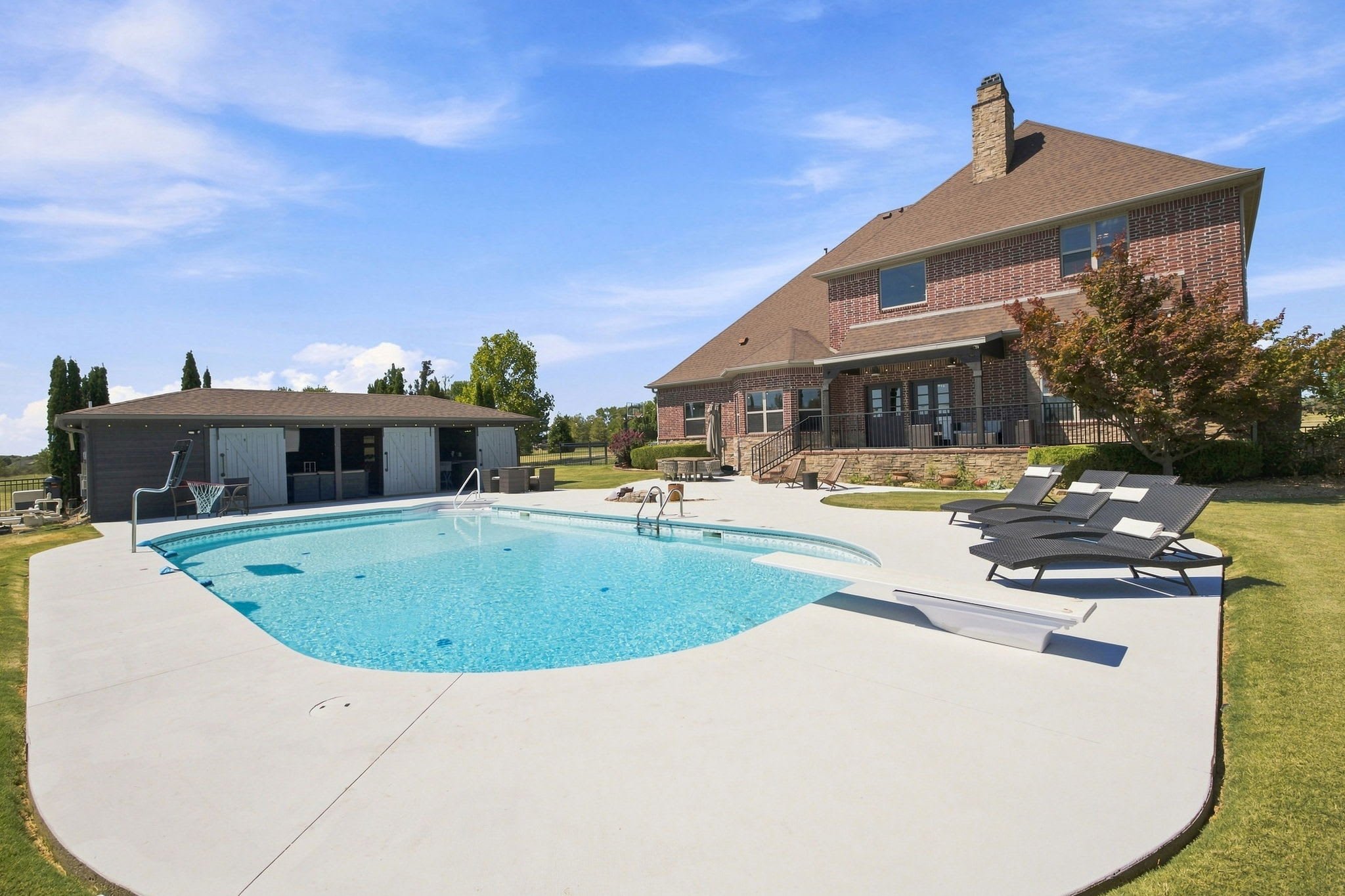 When you're not out on the town, you'll want to spend all your time in the backyard! Swim, drive, or shoot hoops in the pool. Lounge around the water or in the pool house.