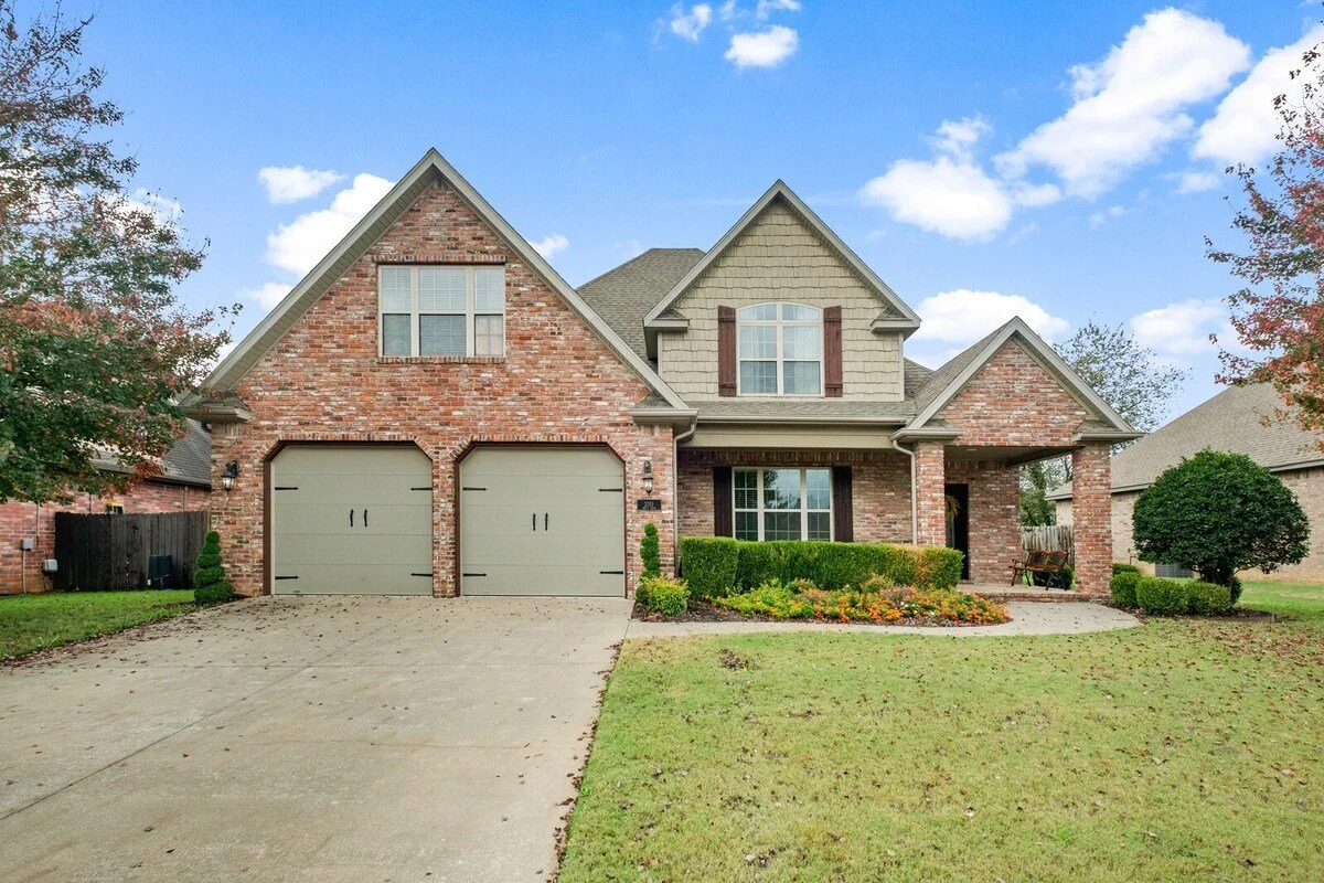 Located in quiet, family-friendly neighborhood with walking paths throughout neighborhood - perfect for enjoying the great outdoors!