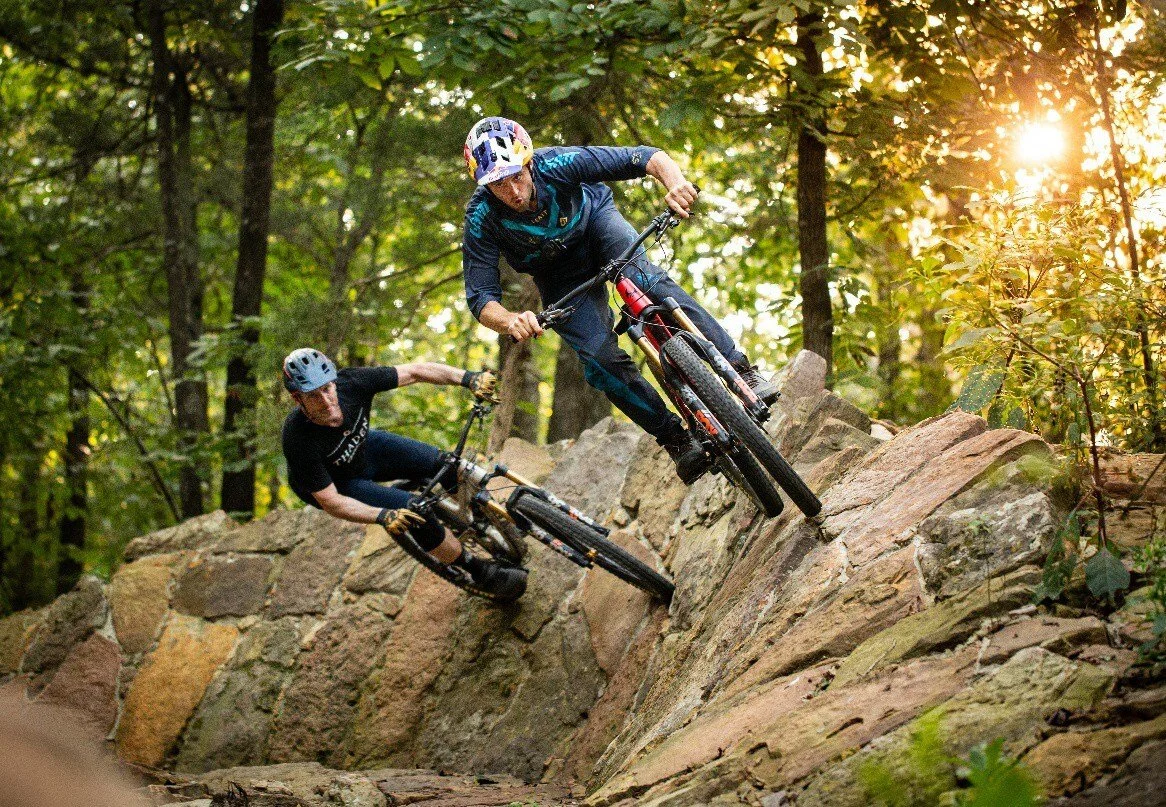 MTB-friendly — 1/4-mile ride to the Tristan MTB trail + Angus Chute MTB trail, 1.6-mile ride via Tristan MTB trail to the Slaughter Pen Hollow trailhead. — Bike stand for guest use in the garage.