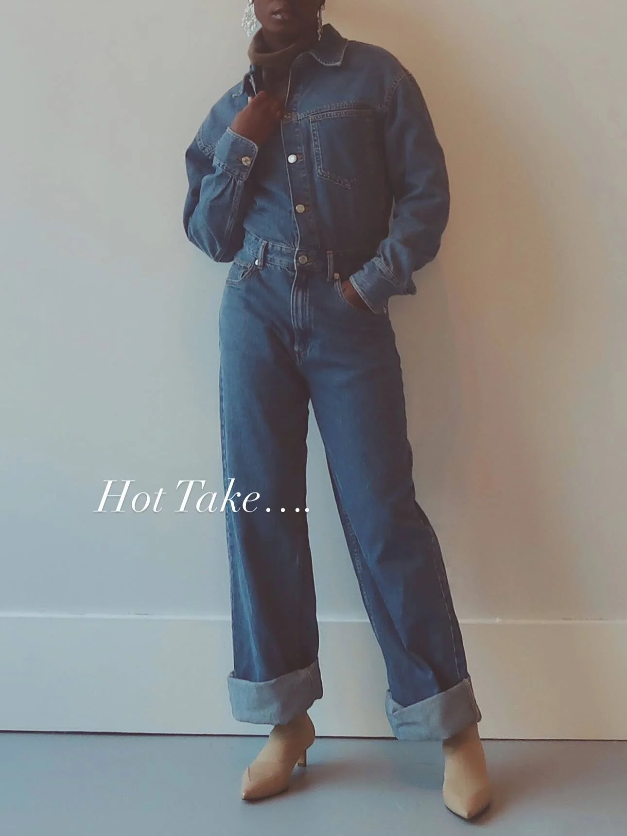 I&rsquo;m kinda ready for a slim straight revival, aren&rsquo;t you?? 🤔

#fashion #style #trendprediction #baggyjeans #skinnyjeans