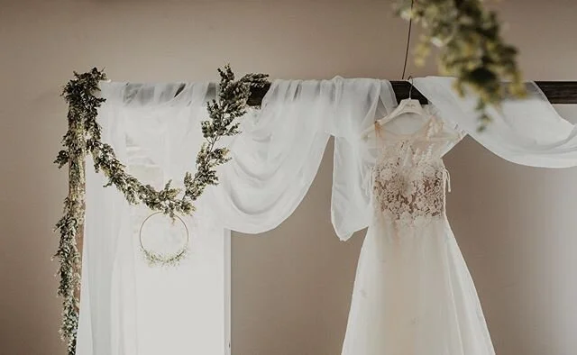 Capturing the dress is probably one of my most favorite moments of any wedding 😍
.
.
.
.
#mnwedding #minnesotawedding #minnesotaweddingphotographer #minnesotawinterwedding #minnesotawinter #mnphotographer #minnesotaphotographer #minnesotaphotography