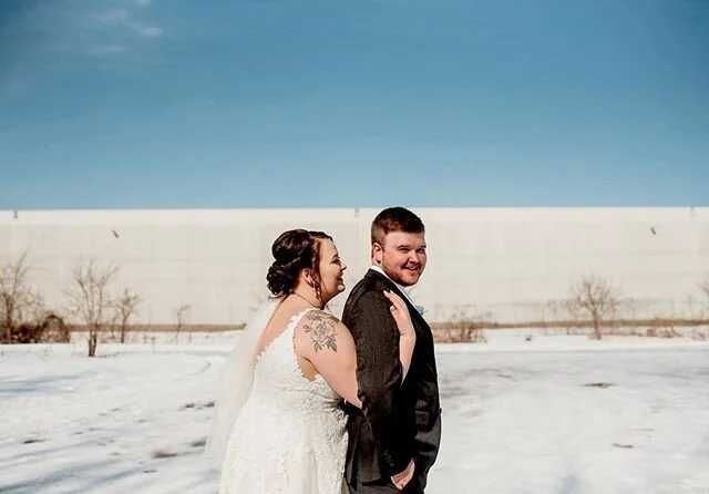 The best part of working with @jojosphotosandstudio is I get to work with double the amazing clients! Kaylee and Austin were such an amazing couple and this shot is definitely one of my most favorite shots I&rsquo;ve ever taken 😍
.
.
.
.

#mnwedding