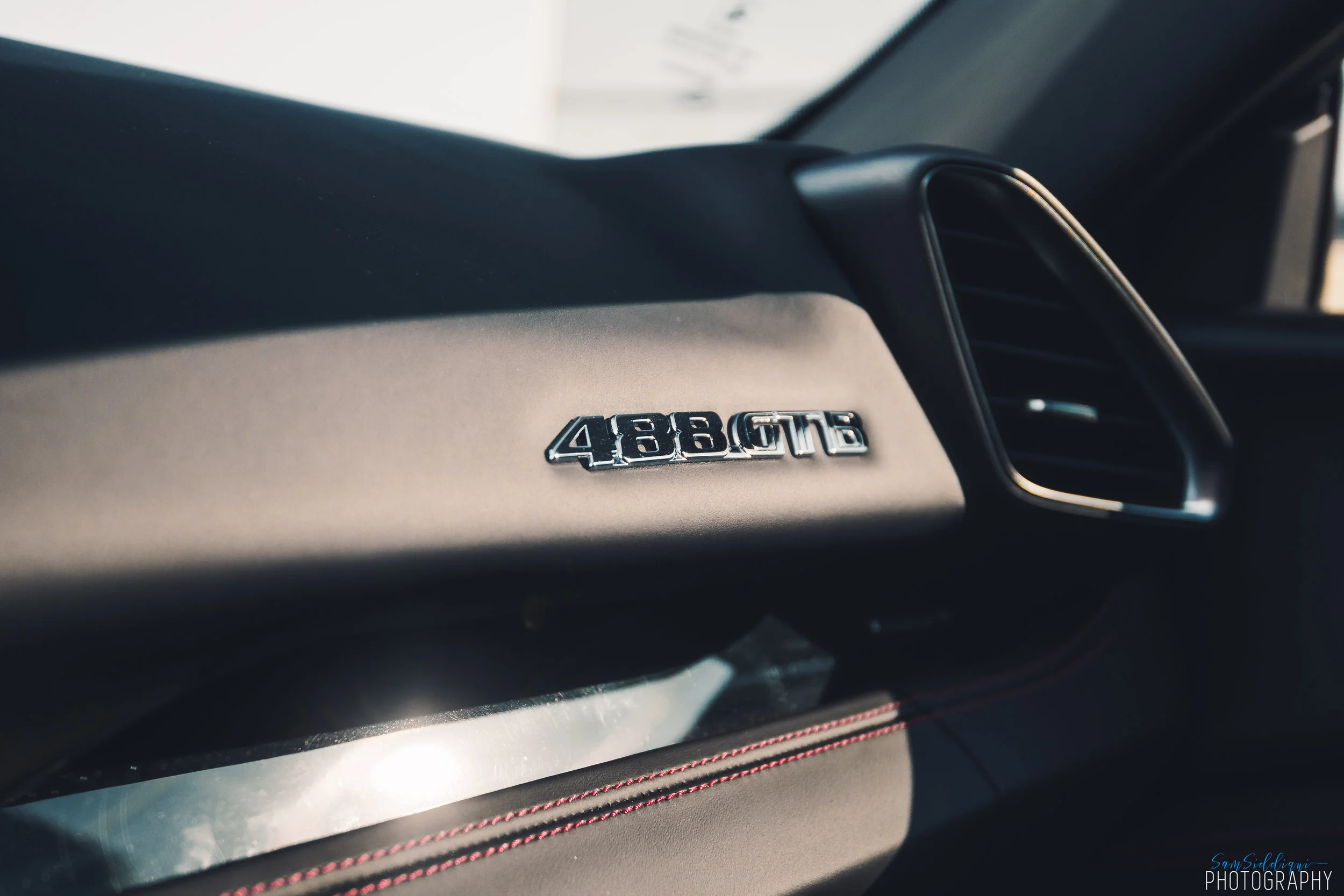 ferrari-488-gtb_45087004741_o.jpg