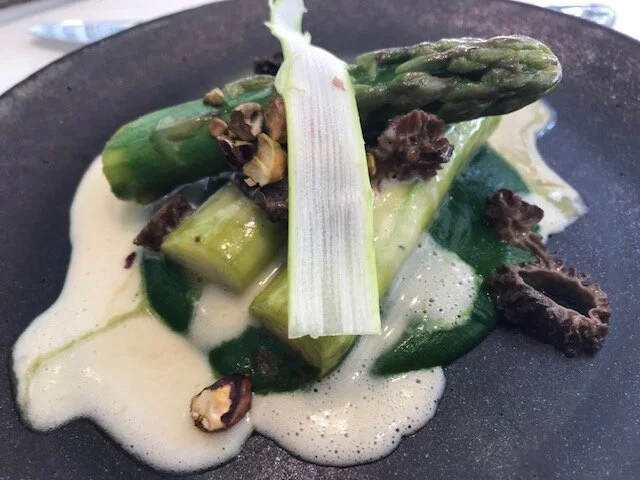 Asparagus with gooseberry sauce and pea sauce with pistachios and morels
