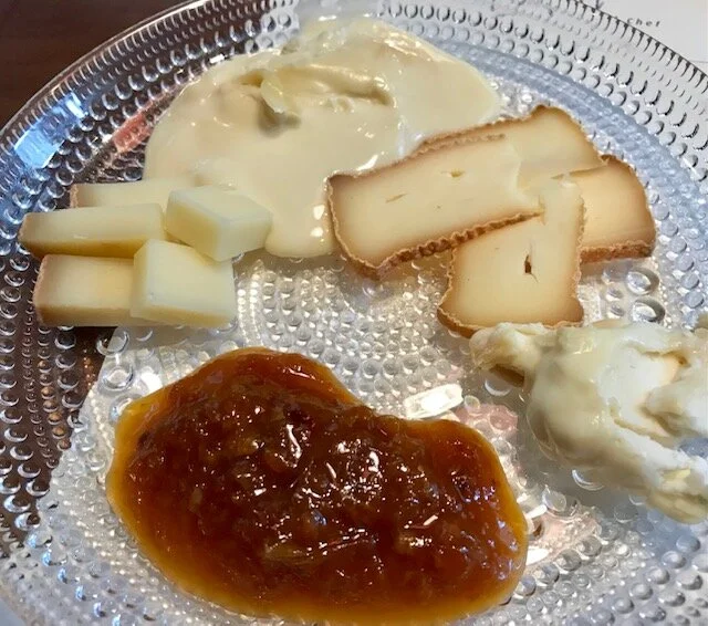 Cheeses with mandarin orange, cloudberry jam