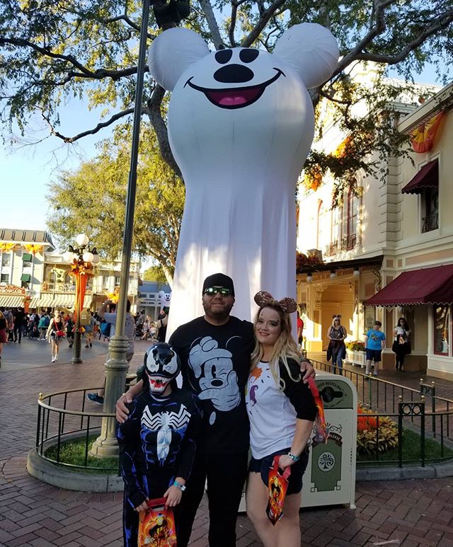 We ♡ Disney Halloween! ♡
♡

#pdxmom #workingmom #portlandoregon
#mompernuer #womeninbusiness
#thriversociety #olaplex #hair #hairpassion #pdxsalon #hair #momlife #slowdowntime #thankfulgreatfulblessed #disneyhalloween #disneyland #venom