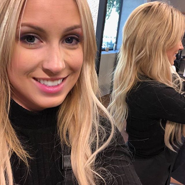 Swipe for the before*****
*
*
How cute is my client's selfie? ♡♡
*
*
#portlandstylist #tualatinhair #hairextensions #behindthechair #btc #hairbrained #portlandsalon #nike #framar #licensedtocreate #modernsalon #oribepro #pdxhairstylist #fallhair #bea