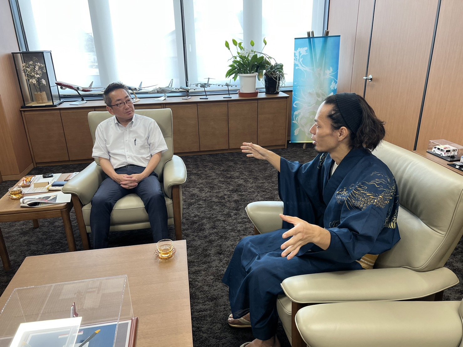 ドラゴンアーティスト國分夢志さんと浅野市長表敬訪問！