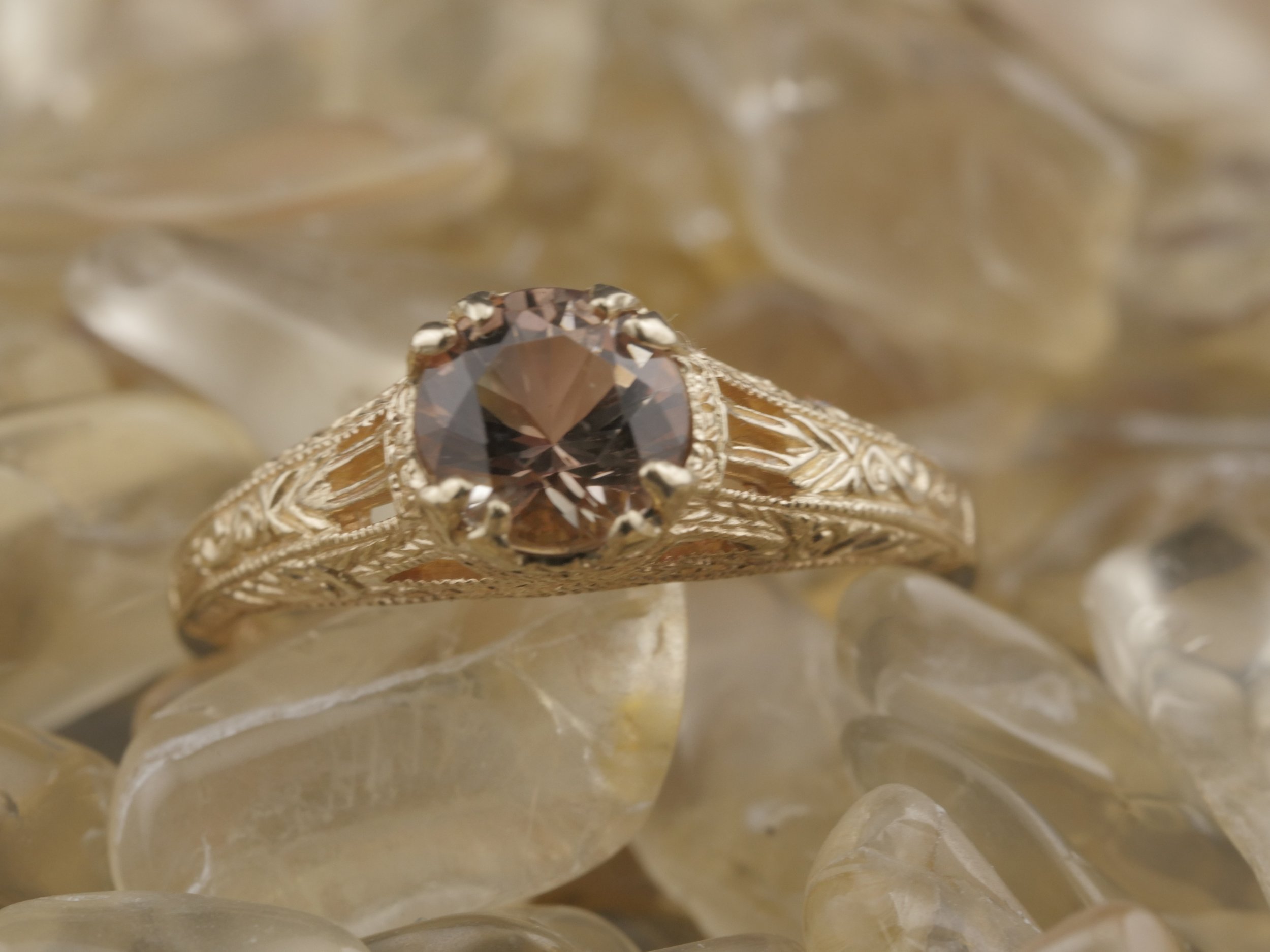 Bicolor Oregon Sunstone in Antique Style Setting