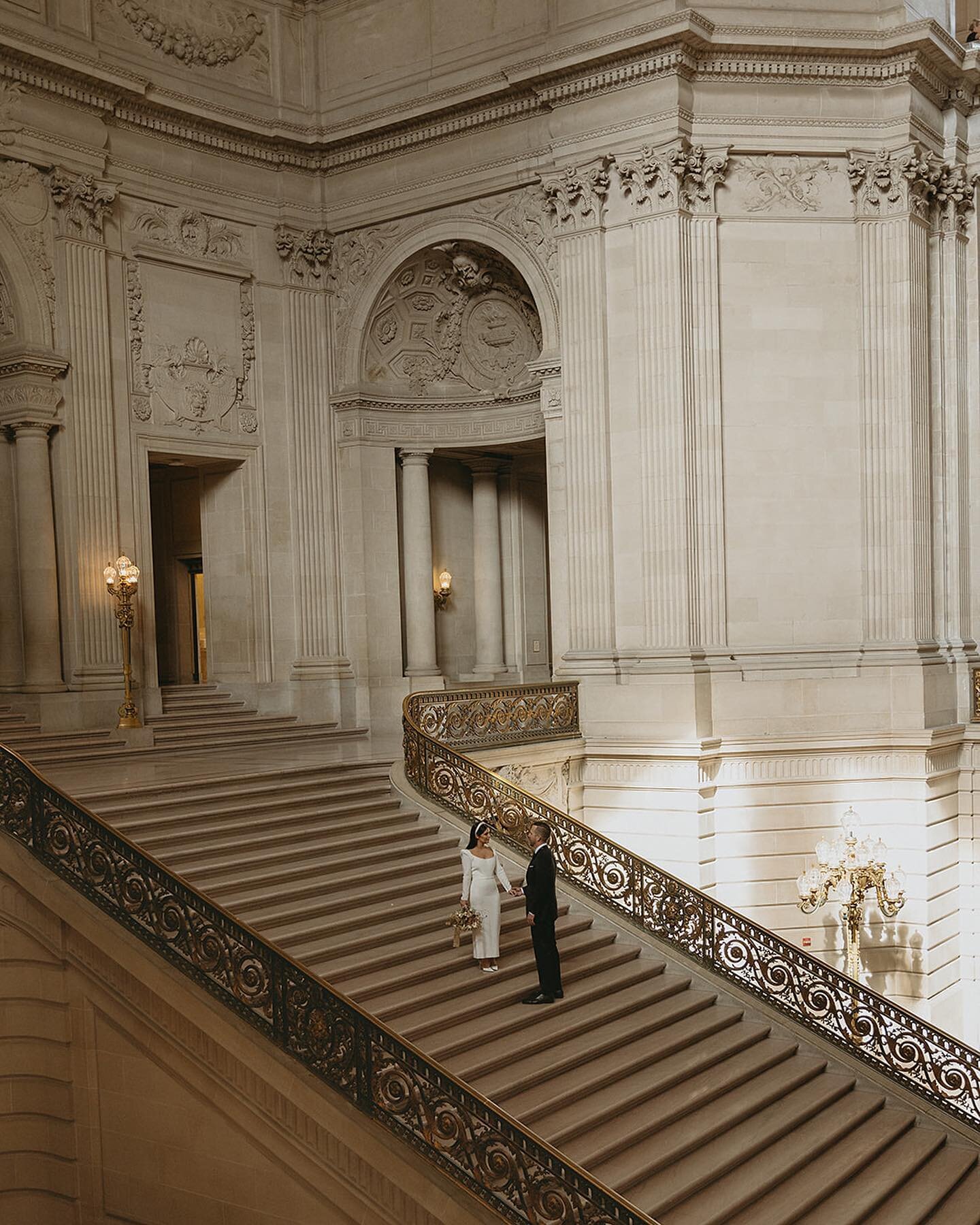 San Francisco city hall, truly one of the most beautiful buildings to get married in. Congrats to Alex &amp; Kaleb 🥂

Photography by @annaaelizabethphoto