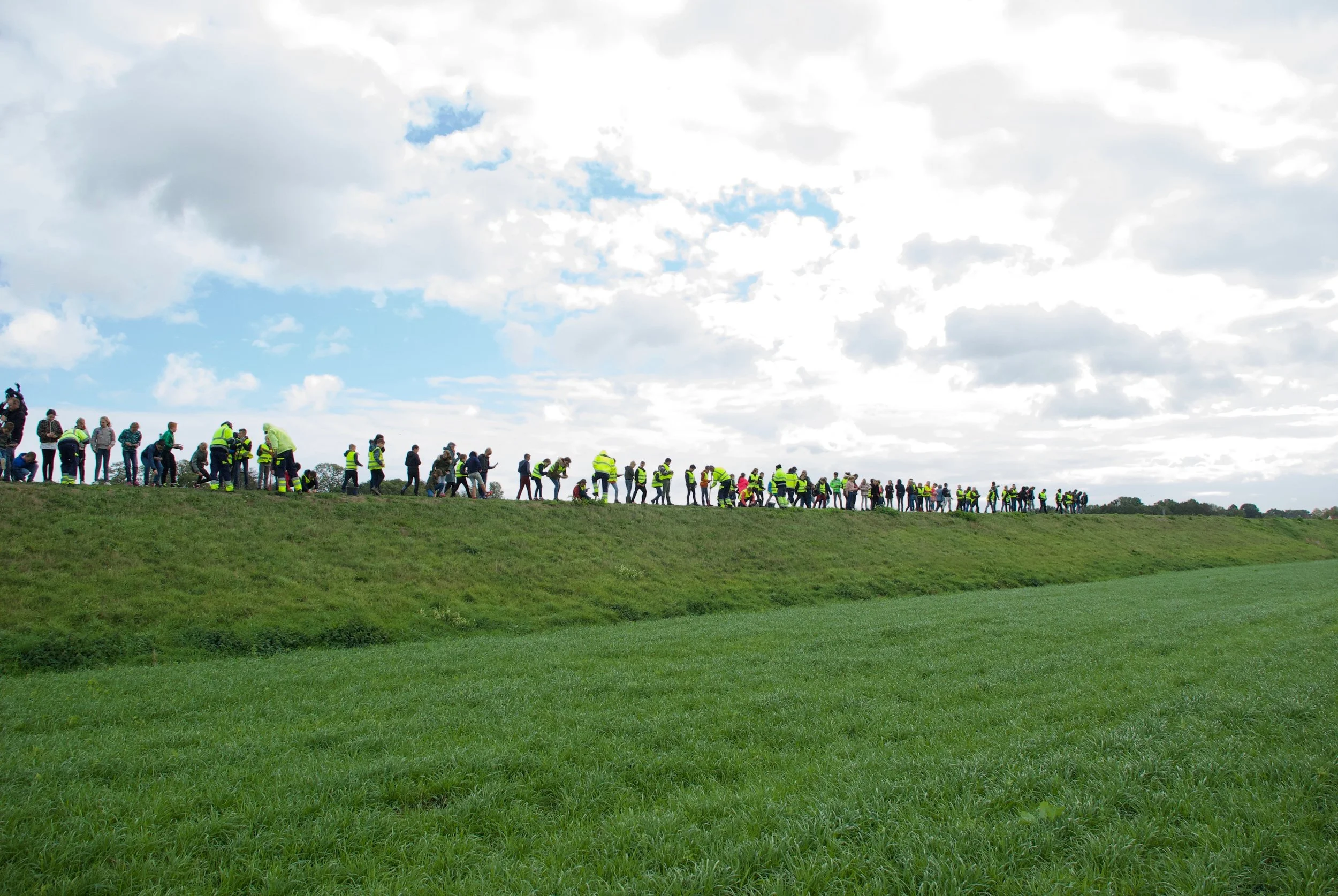 kinderen op de dijk.jpg