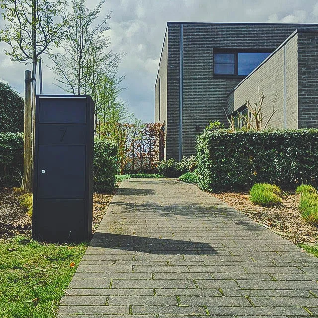 Strak aangelegde tuin met gazon