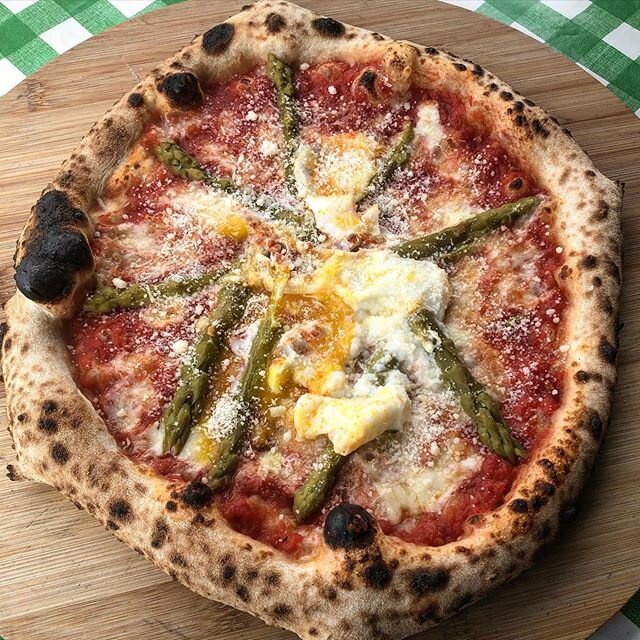 🄴🄶🄶 🄰🄽🄳 🅂🄾🄻🄳🄸🄴🅁🅂. Asparagus
Egg
Grana Padano
Fior di Latte
San Marzano Tomato

#egg #asparagus #granapadano #pizza #pizzauk #pizzaiolo #pizzatime #pizzalover #pizzaparty #pizzagram #food #foodporn #foodie #instafood #italianfood #pizzer