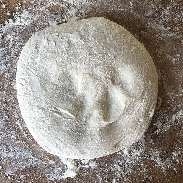 Here&rsquo;s our step by step guide to your DIY pizza kit:

1. Unwrap the dough ball and place it on a floured counter (the more circular you can keep it the better). Dust the top of the dough ball with more flour.

2. Starting from the centre, press