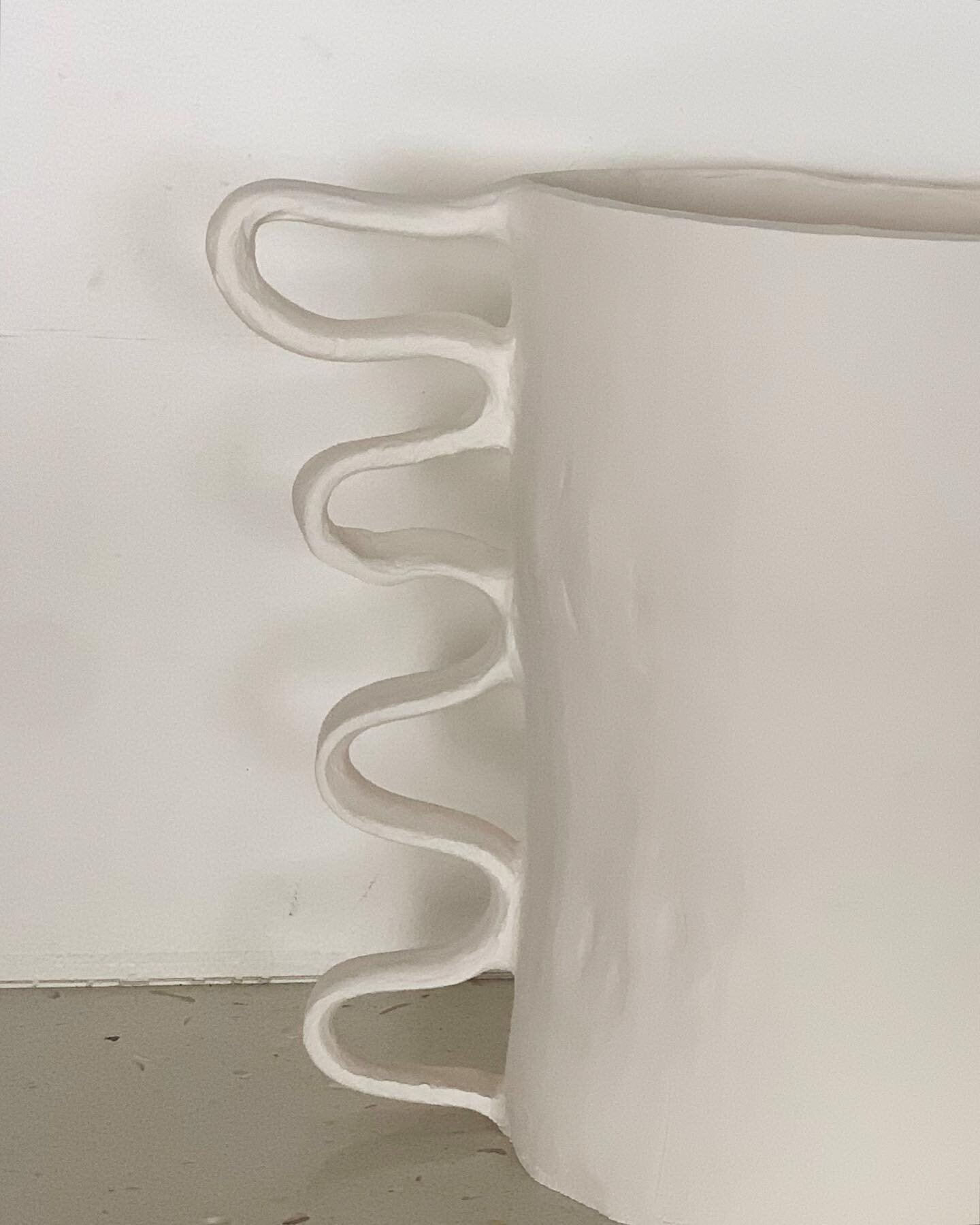 Another one fresh out of the oven! These squiggly handles make me smile 〰️ #vase #pottery #ceramics