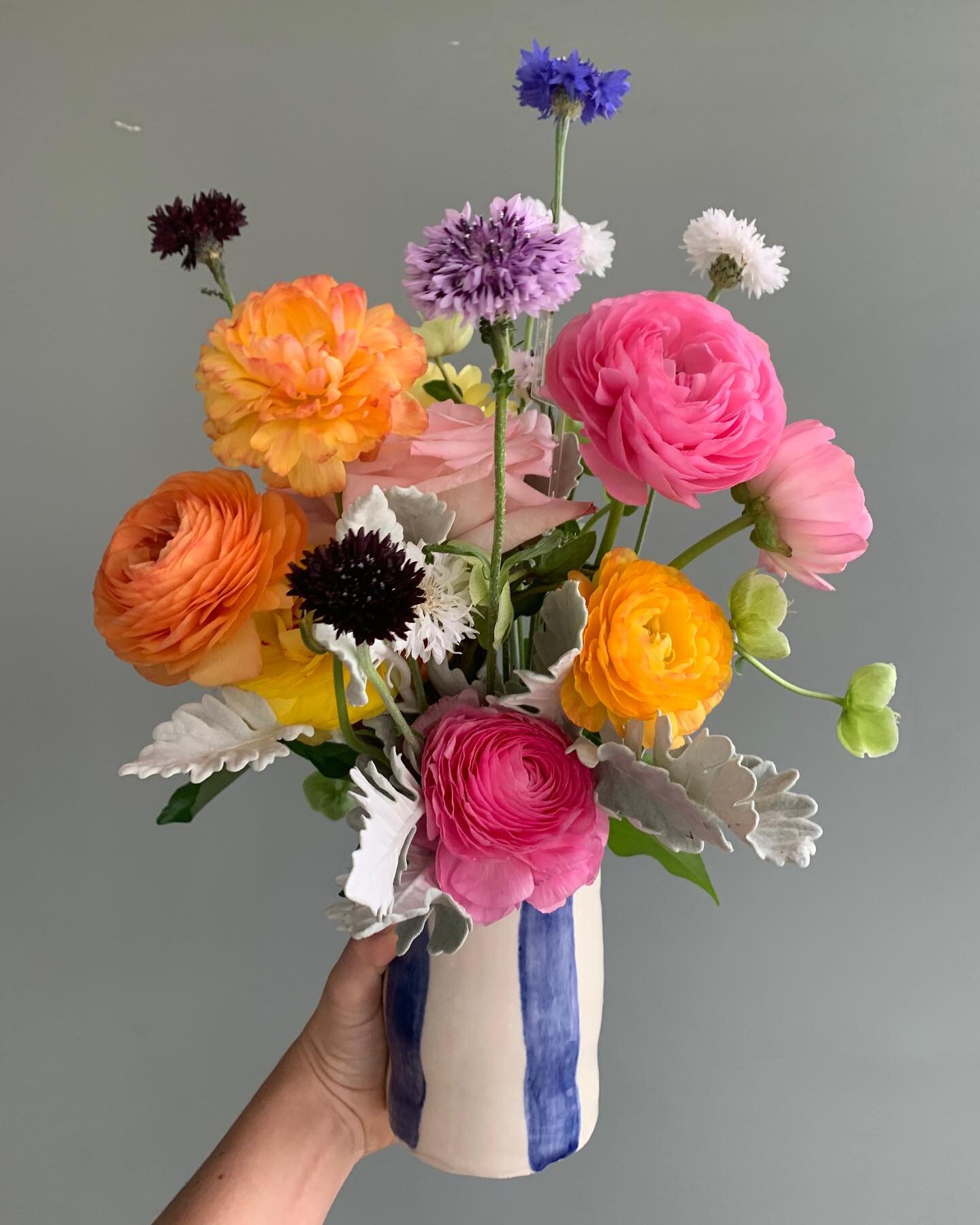 Such a happy bunch of blooms sitting pretty in the vase I made for my sister 😊 #ceramics #pottery
