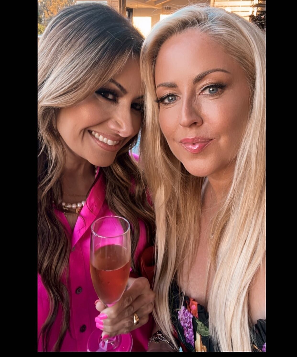 Champagne and best friends make everything more fun 🥂❤️👯&zwj;♀️

💄: @kenna.reef
