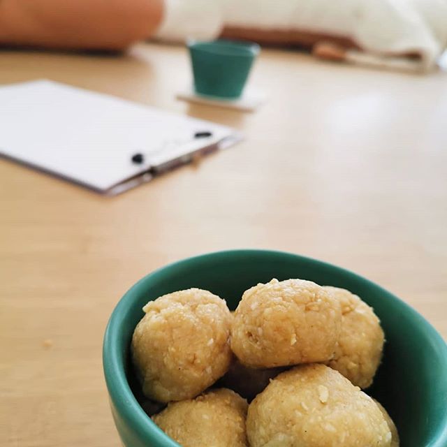 These salted caramel energy bites ✨ were our healthy snack at That Mompreneur Glow Monthly gathering in August.

They were so delicious and I can't wait to share these at our next monthly gathering on Saturday September 28th. 
Glowing mamas gathering