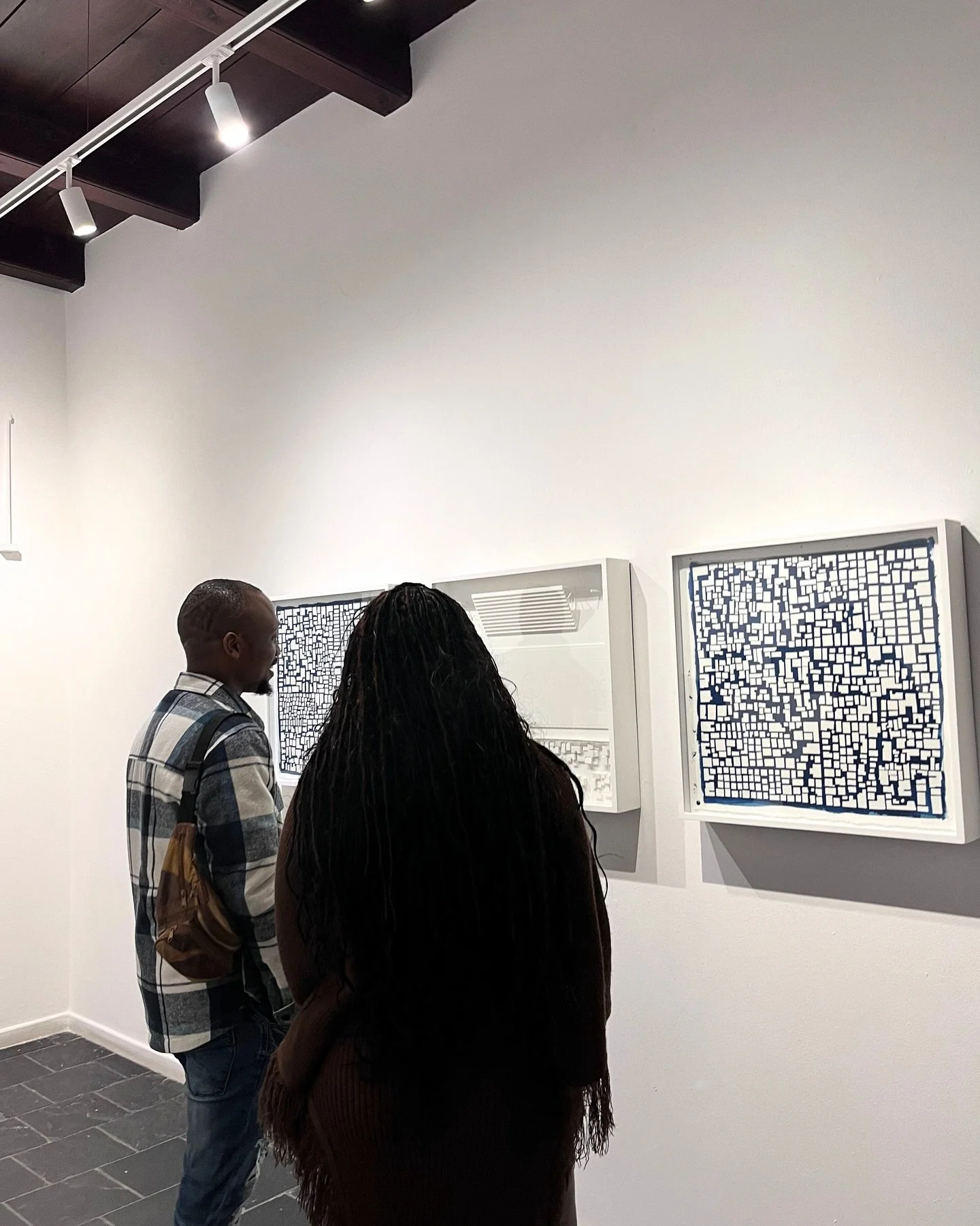 Last chance to view:

Front Gallery: Meeting Point by Davina de Beer @davinadebeer 

Main Gallery: Horizons Unbound by Suzanne Leighton @suzanneleightonart 

Long Gallery: Cities of the Future In the Past by Svea Josephy @svea.josephy 

Mezzanine Gal