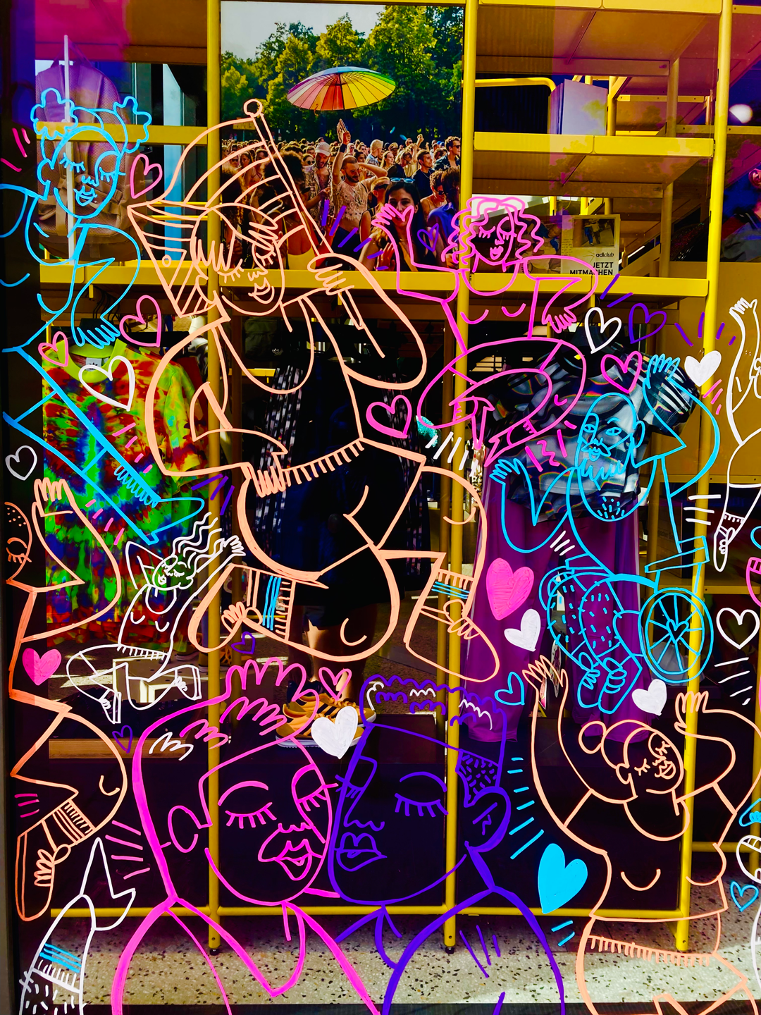 adidas_Love-Unites_Window-Mural-Photos_Web_6.png