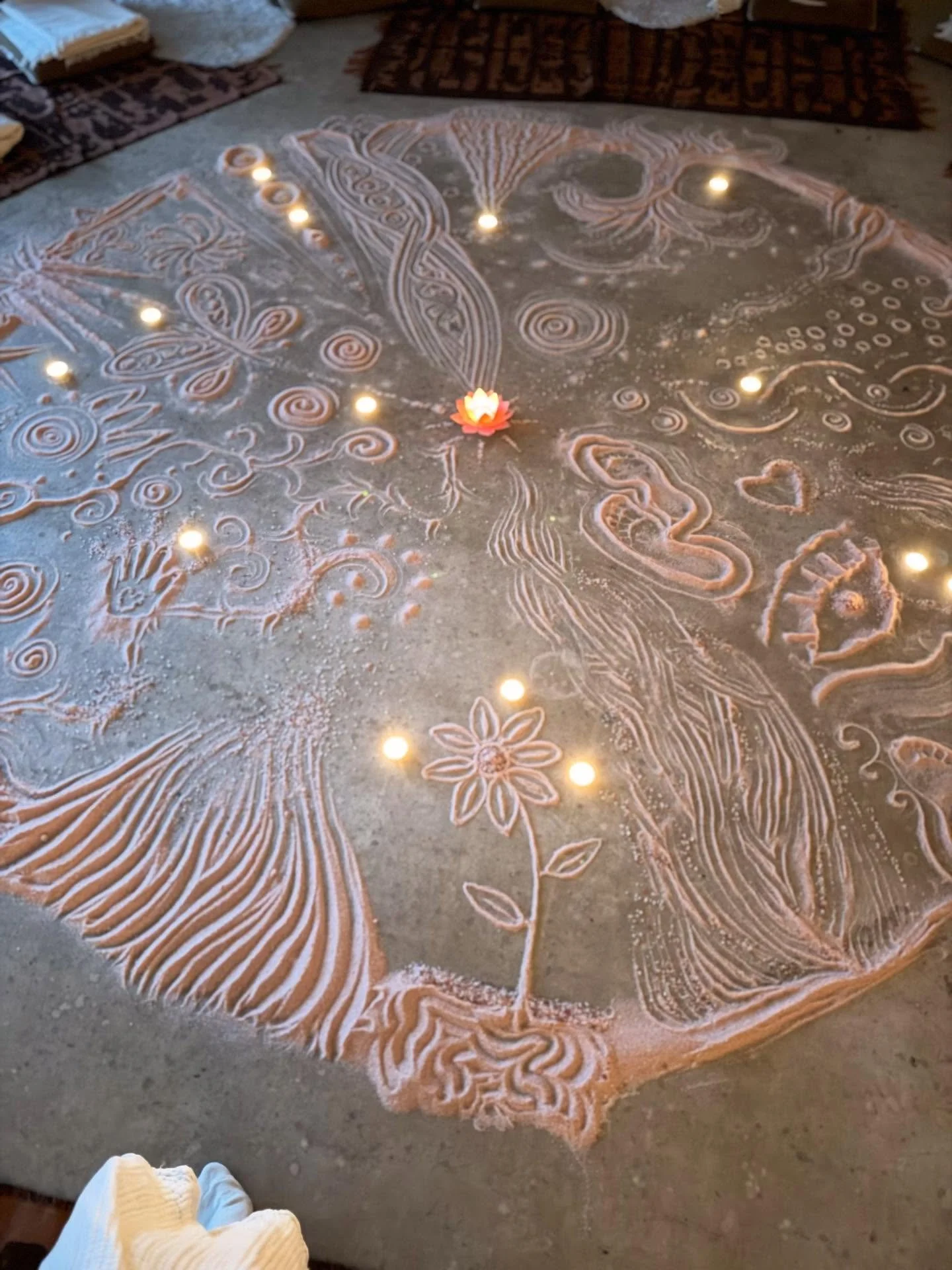 This Saturday from 7-9pm GMT I will be hosting a masterclass online in the Art of Space Holding. 💫💫💫

We have a beautiful group gathered from different corners of the globe. Whether you have joined us in person before or are completely new to this