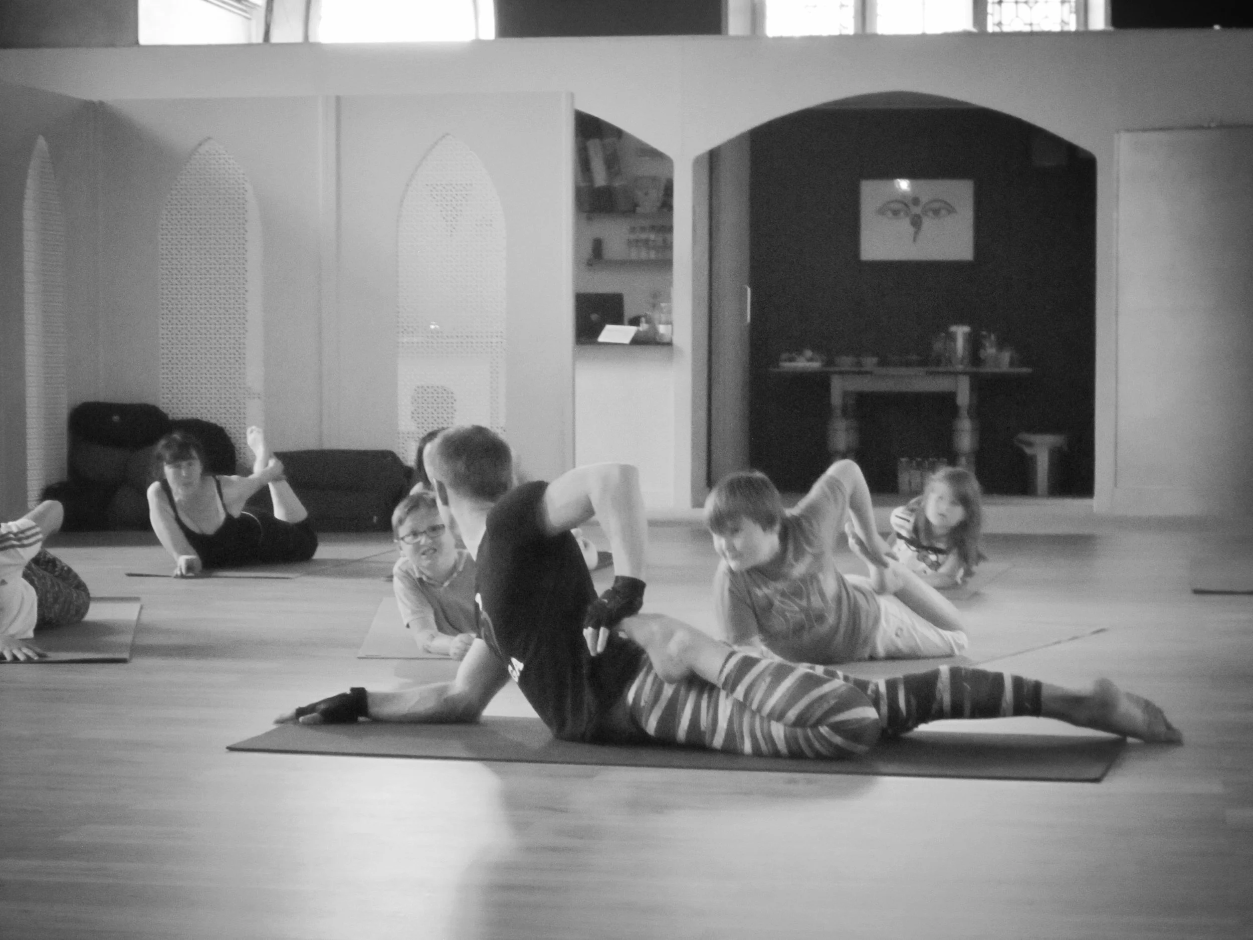 FAMILY YOGA