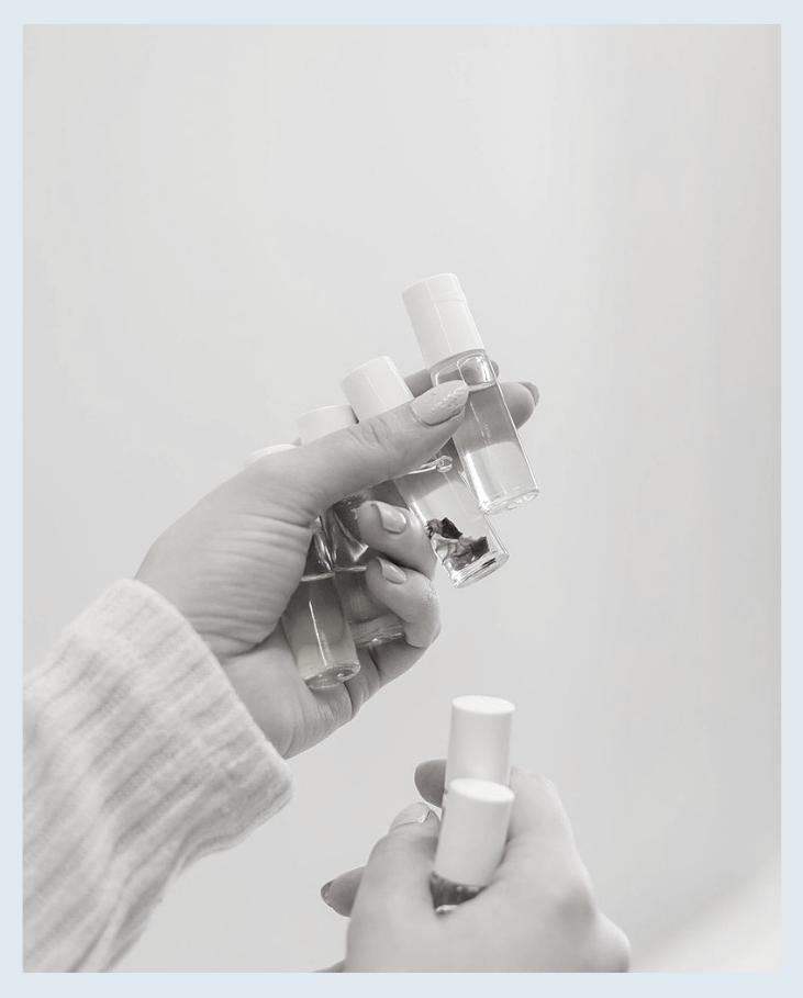 Pictured are the 5mL blends that come in the 6-blend kit.
