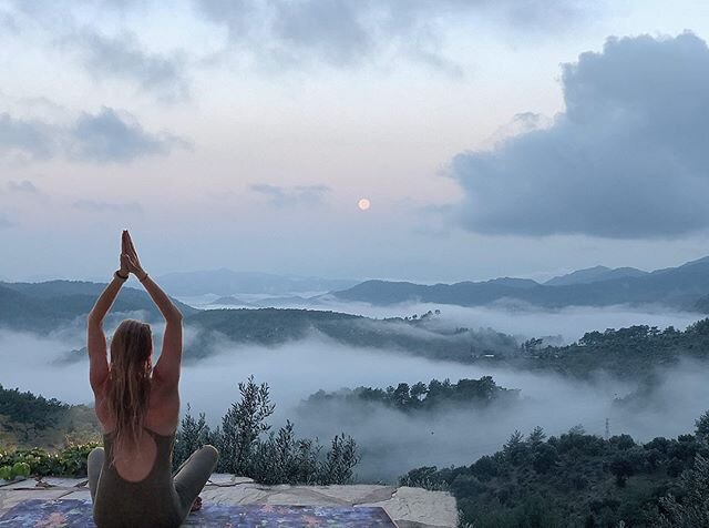 One of my favourite things about Turkey at Juicy Mountain? The Moonrise 🤍🌿🙏🏻 New podcast episode for the Full Moon and how you can handle OVERWHELM is out now ➡️ LINK IN BIO

I hope this helps you xx

Spotify, iTunes and web links below. 
Web: ht