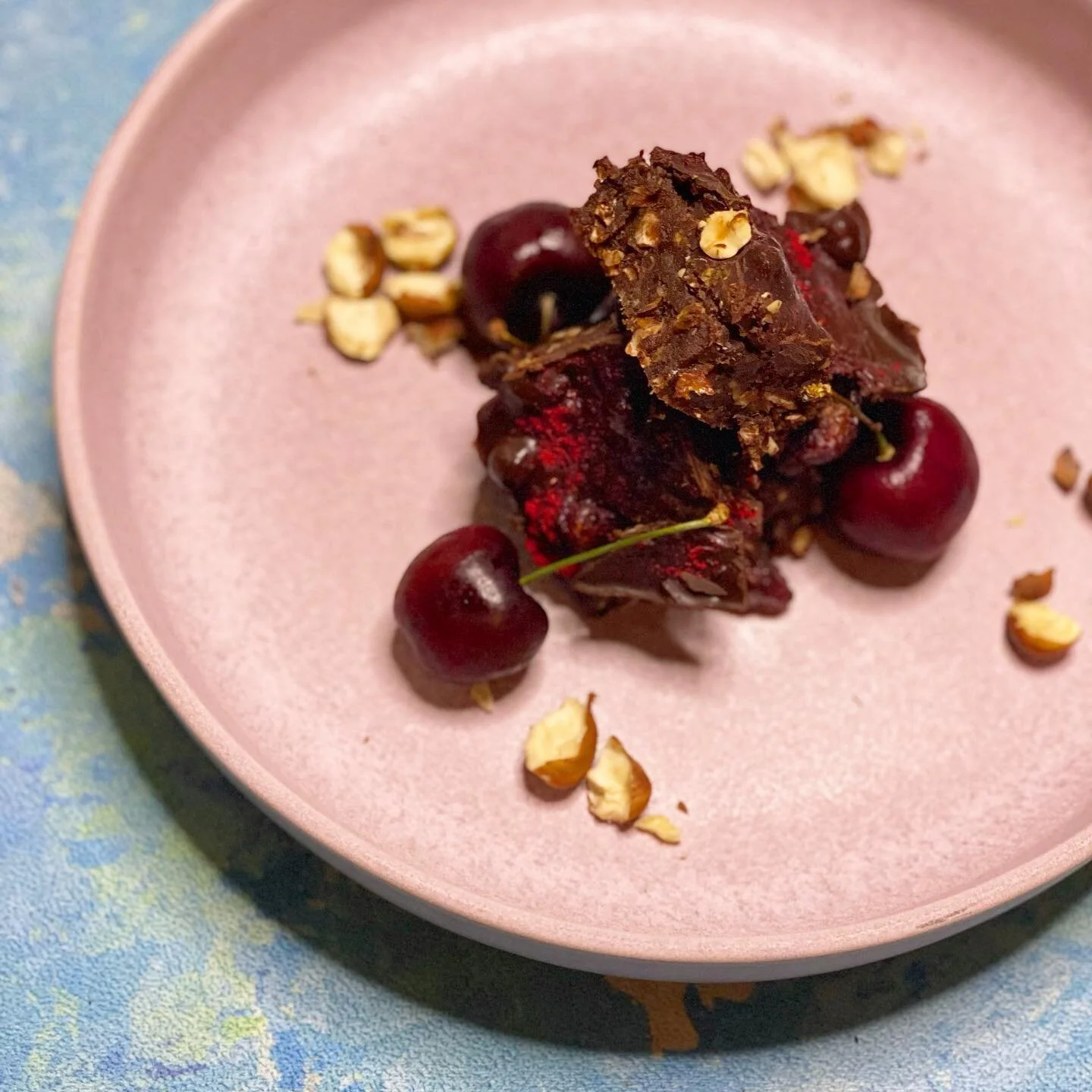 Dark Chocolate + 🍒Cherry Chip Brownies 🍫
DO try these at home - it hits the spot bang on 😋🍒💣

INGREDIENTS
1&frac12; cups pecans and/or walnuts
9 Medjool dates, pitted
&frac14; cup cacao powder
&frac14; cup unsweetened desiccated coconut
1 - 3 tb