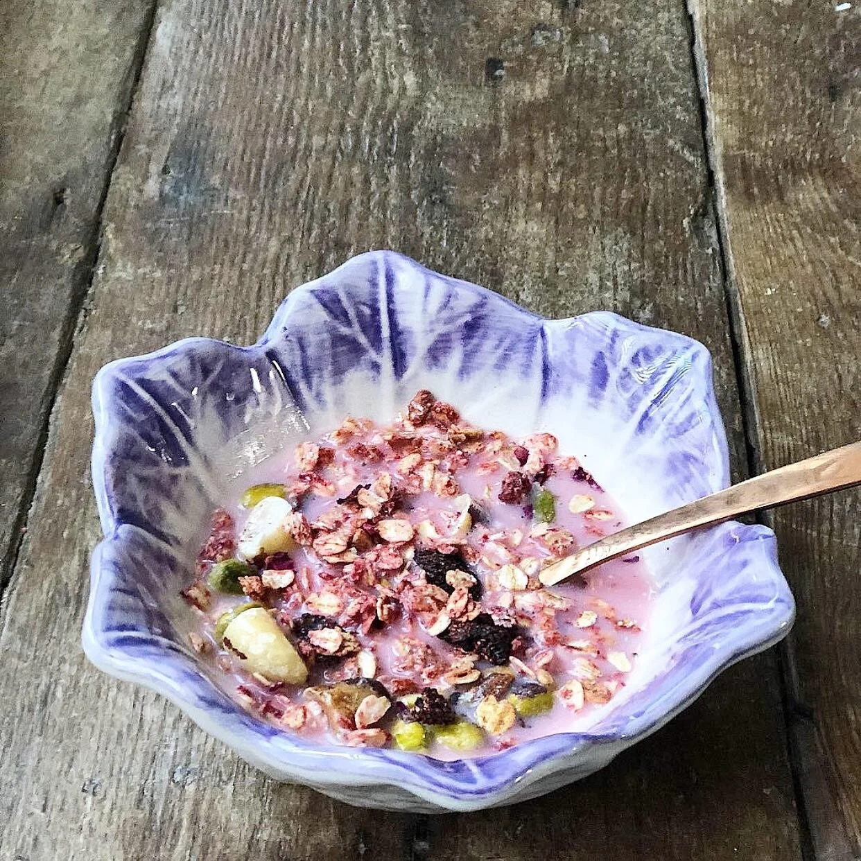 Pink Pistachio Granola: goes down a treat 🌸 recipe link in bio 

If you&rsquo;re watching your weight, did you know that granola is a TOPPING and shouldn&rsquo;t fill the whole bowl? 😂 I know.. but so many companies advertise healthy options cereal