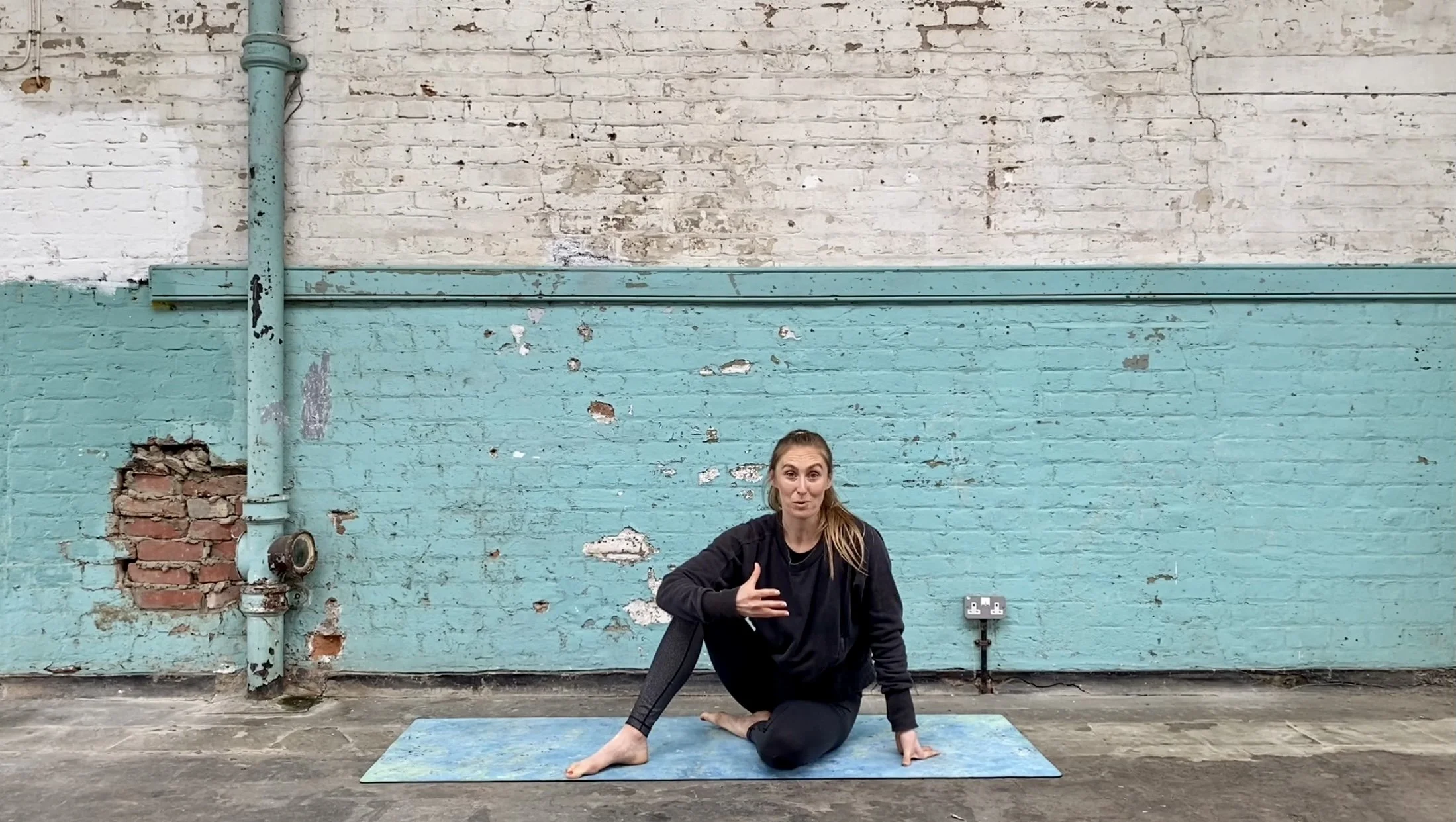 3ds yoga class cover photo victoria adams.jpg