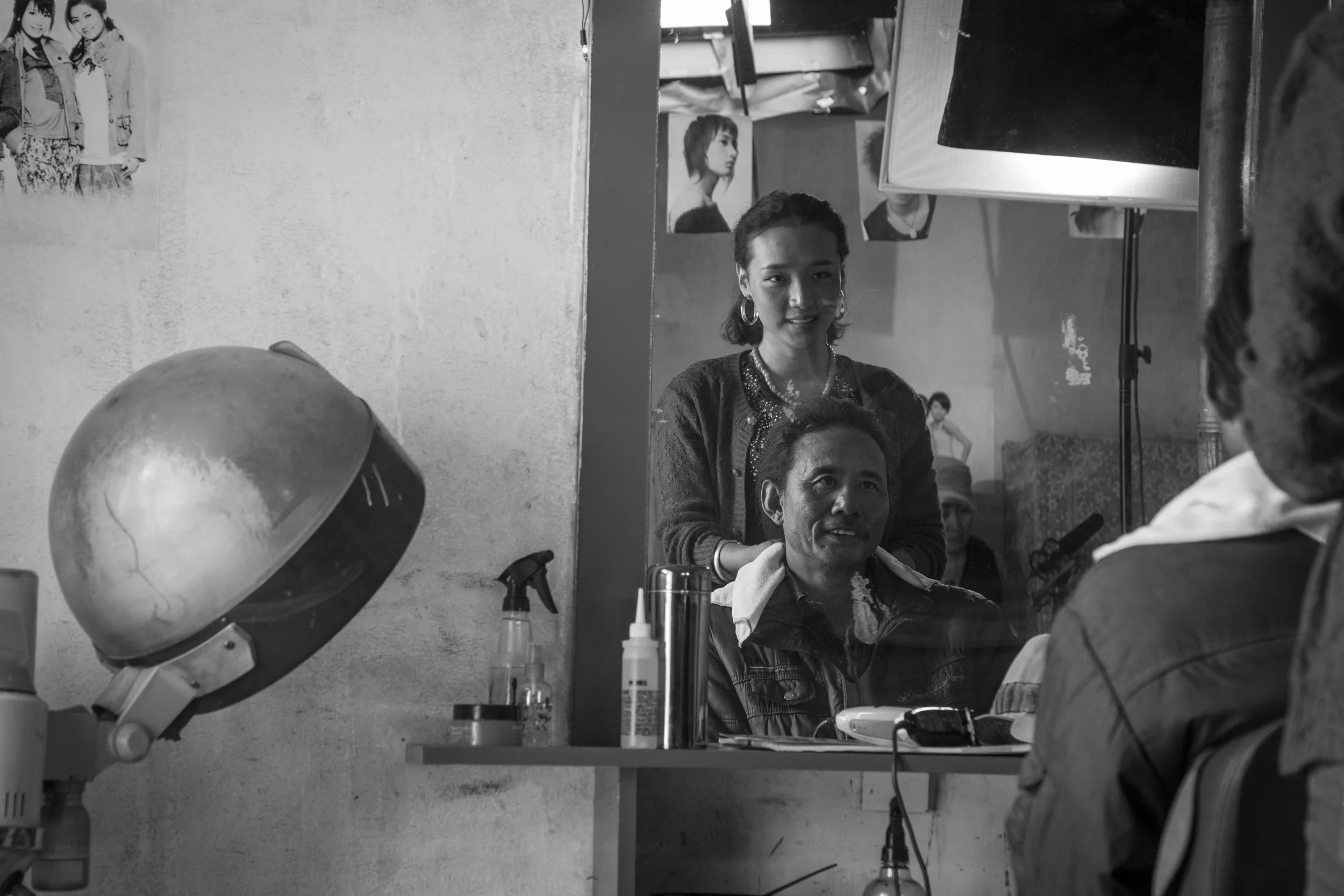 Tharlo Pema Tseden | 2015 | Tibet | 123' | Drama/Comedy | Tibetan with English Subtitles Screenplay: Pema Tseden Actors: Shide Nyima, Yangshik Tso, and others. Trailer Tharlo is a Tibetan shepherd who lives for himself far away from civilization. He is uneducated, but can recite entire speeches of Mao, which he had to learn by heart as a child. One day he goes into town to obey the rule that every person must be in possession of an identity card. He discovers life in the city and meets a hairdresser whose charm he has succumbed to. These and subsequent events change his life in an existential way. Pema Tseden, one of the most respected Tibetan filmmakers from Tibet, has proven that he is at the height of his art with this adaptation of his own narrative. The typical long shots give the audience time to absorb the grandiose black-and-white shots and immerse themselves in the story. The film has received numerous awards at international festivals.
