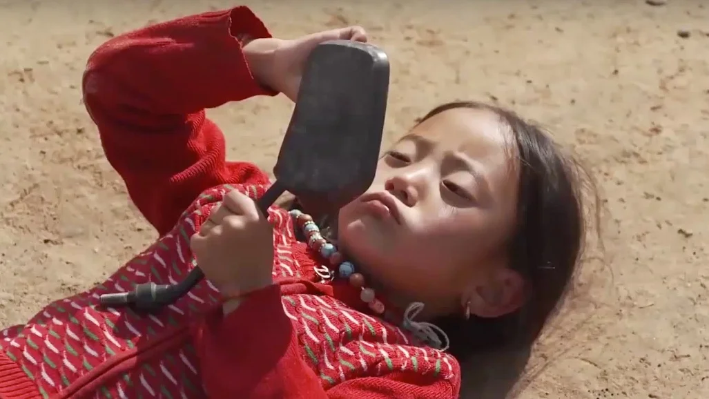 River Sonthar Gyal I 2015 I Tibet I 94' I Drama I Tibetan with English and Chinese Subtitles Screenplay: Sonthar Gyal Actors: Guru Tsedan, Regzin Drolma, Yangchan Lhamo, Kheydrup Trailer After her father has fallen drunk with the motorcycle, little Yangchan realises that something is wrong with him. In her village in the Tibetan steppe it is hard to understand why he doesn't finally visit her sick grandfather. The old man lives in a cave and is considered a saint. Everyone has already made a pilgrimage to him. But Yangchan's father stubbornly refuses. The mother is expecting the next child and wants peace, but the father has reasons for his irreconcilable attitude. A touching story - told only from the girl's point of view - about a deep spiritual wound of the father, which after many years is severely inflamed and brings an entire family to the edge of the abyss. With his second film Sonthar Gyal has carried critics to storms of enthusiasm and has finally stepped out of the shadow of his friend and mentor Pema Tseden.
