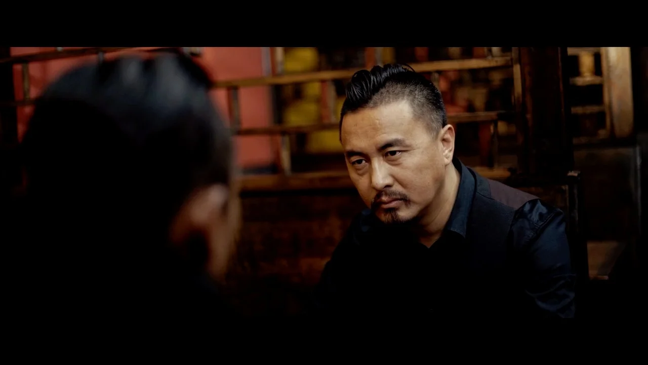 Jigden: The Beginning of the End Shenpenn Khymsar | 2017 | USA | 23’ | Tibetan with English Subtitles Illegal gambling, unscrupulous murders, fully tattooed Tibetan mafiosi, everything a real gangster movie just needs. Director and leading actor Shenpenn Khymsar stages the first Tibetan gangster film in the middle of New York - Peng!