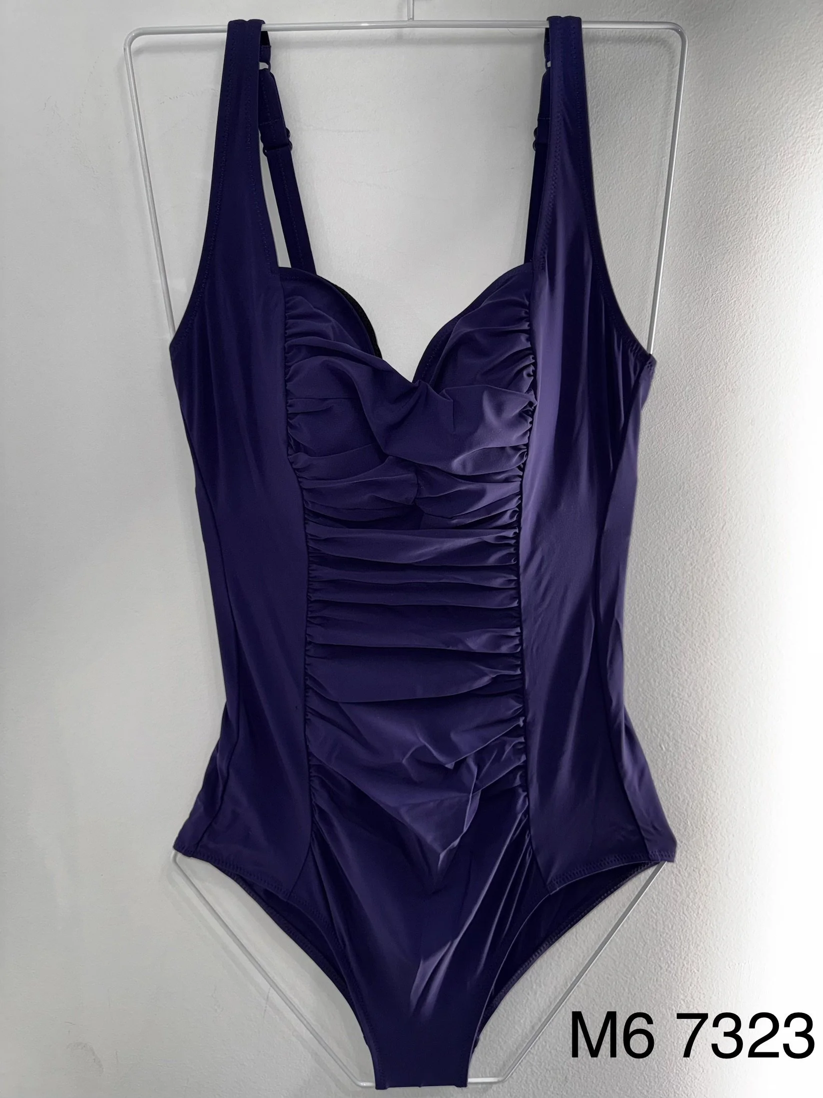  Disponible en Bonnet E : 42, 44, 48, 54 