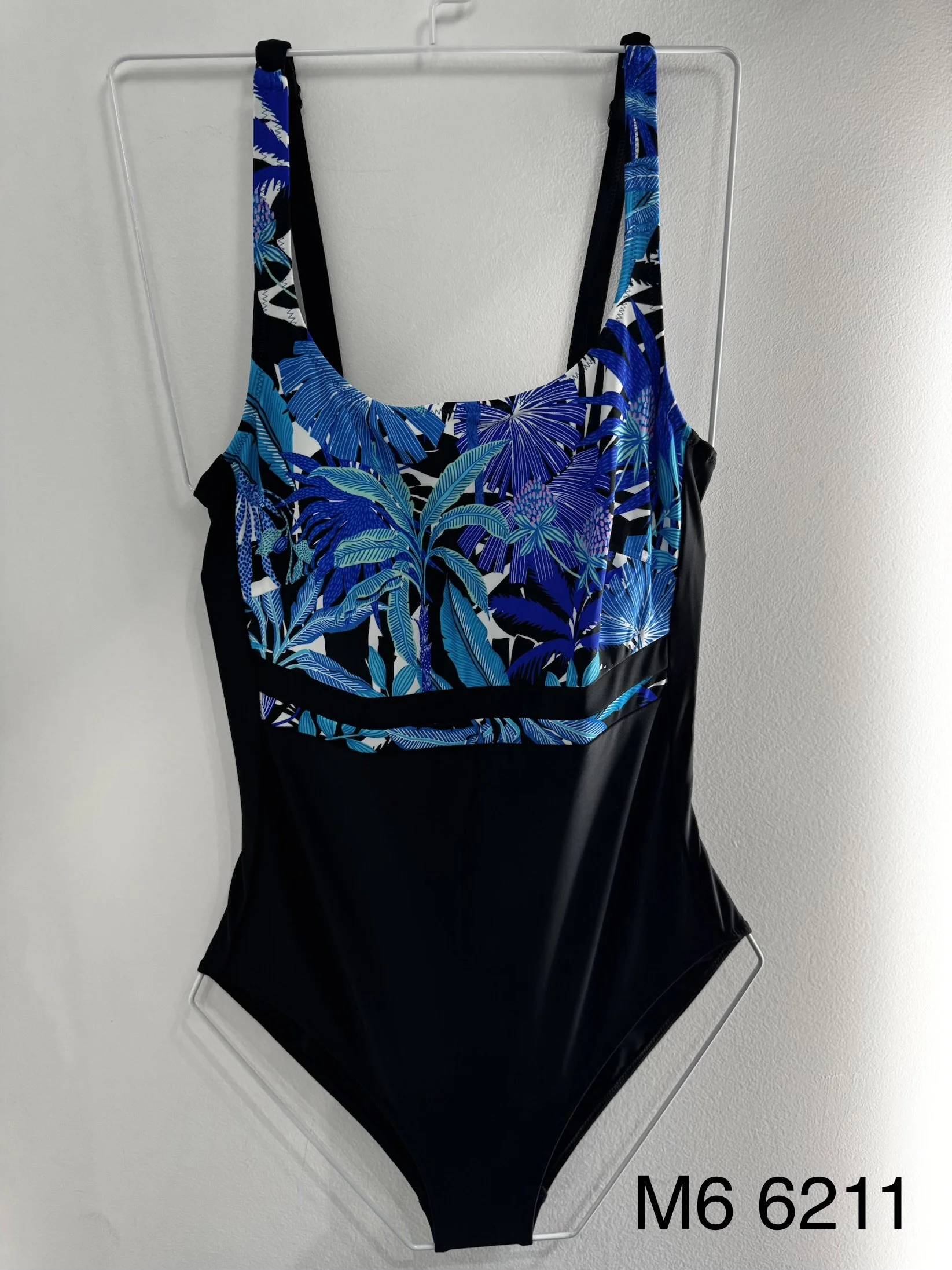  Disponible en Bonnet B : 40, 42, 44 