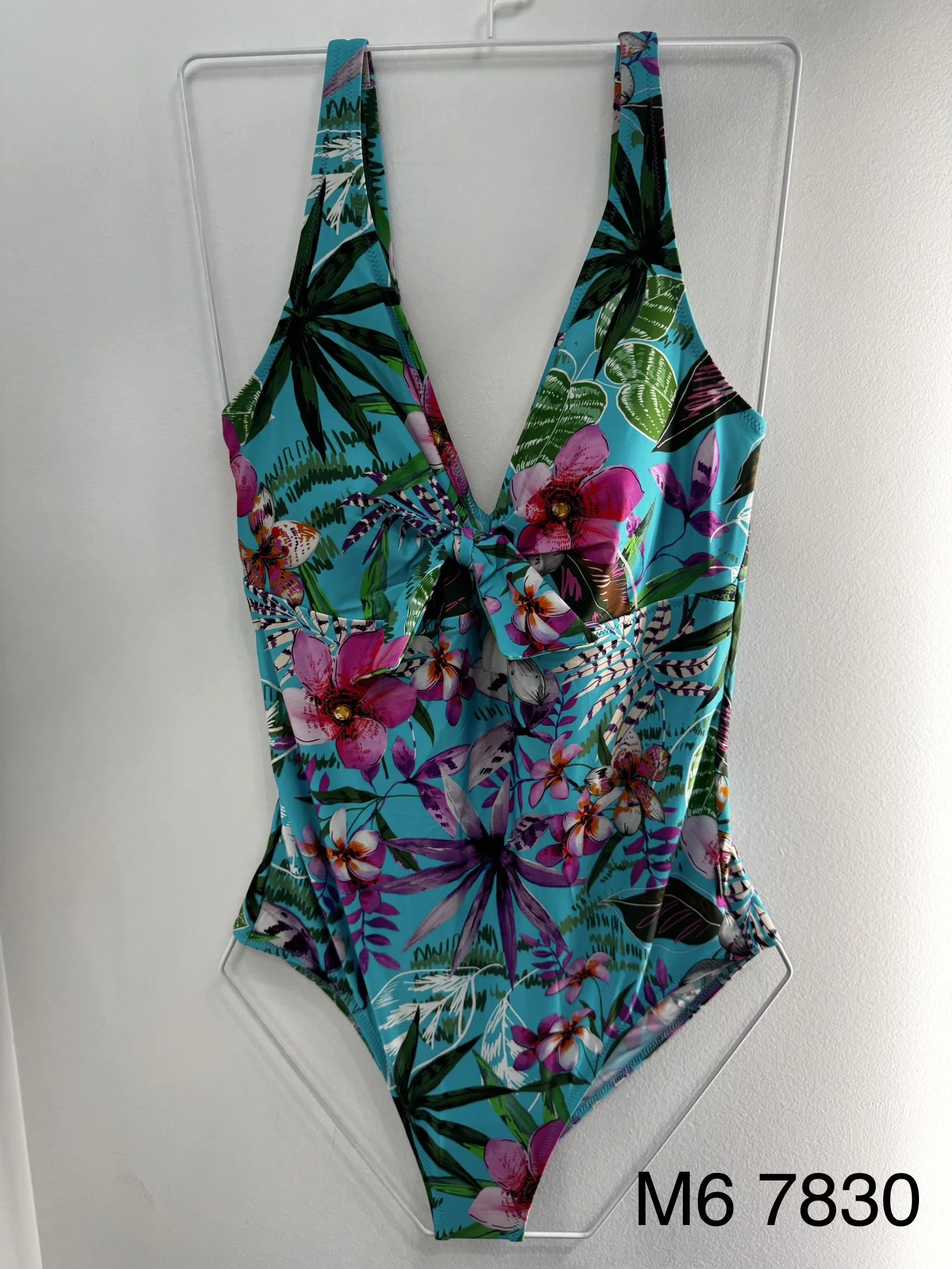  Disponible en Bonnet F : du 38 au 46 