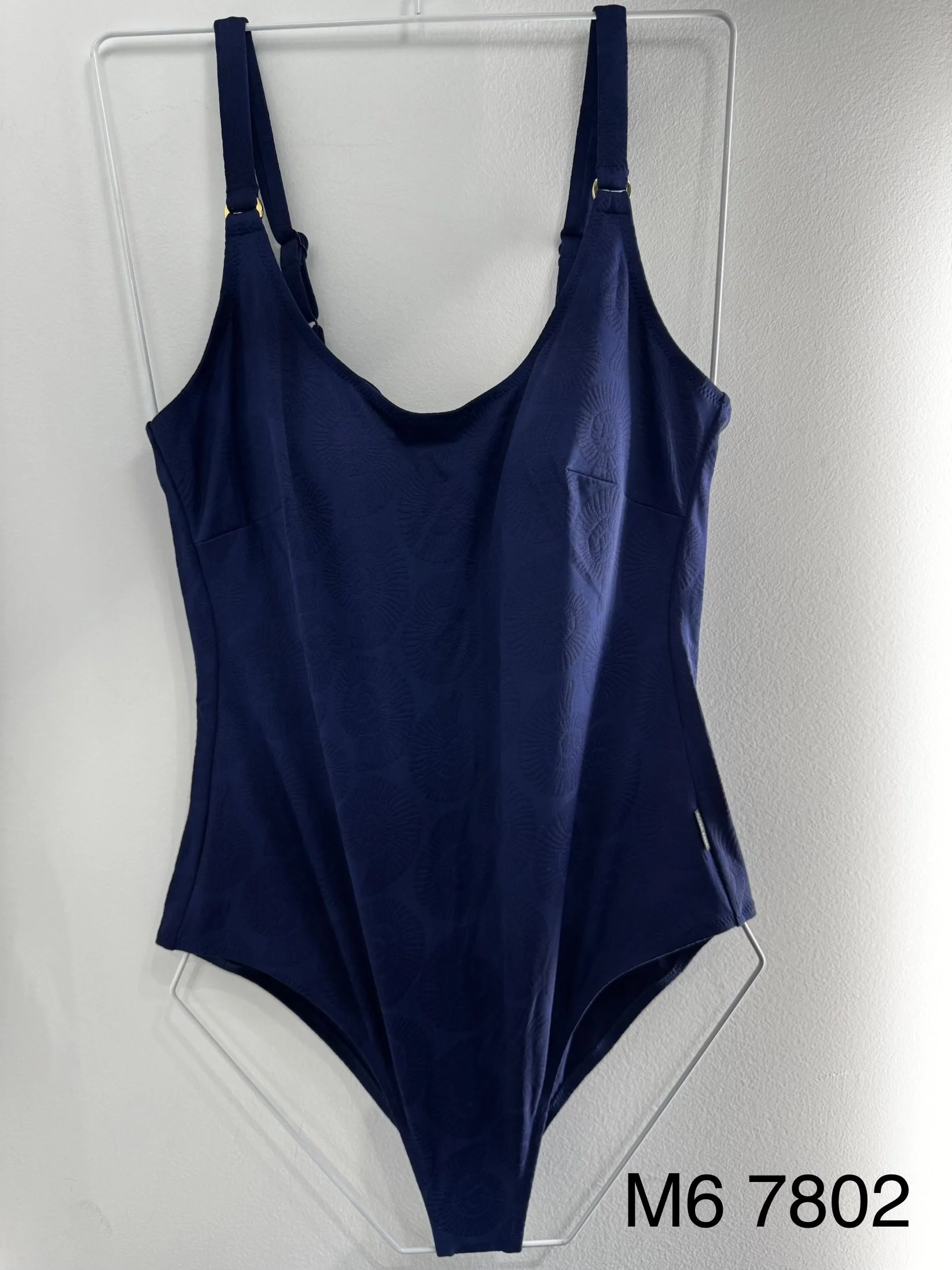  Disponible en Bonnet E : du 40 au 46 