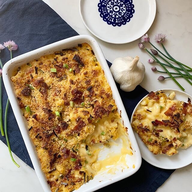 I don&rsquo;t make mac and cheese often. I always forget how easy it is to make at home.. great dish for when you have a few half eaten shredded cheddar cheese bags in your fridge.. ingredients- butter,milk,flour, cheese, noodles then anything else y