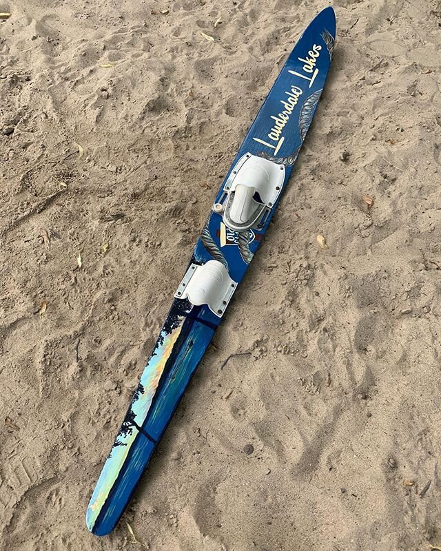 Custome painted water ski job for a friends fathers day present! Slide to see progress photos! I&rsquo;m so happy with how it turned out! ⛵️ 🌊 .
.
.
.
.
.#waterski #waterskiingislife #woodenski #customwaterskis #familyhistory #oldstyle #trashtotreas