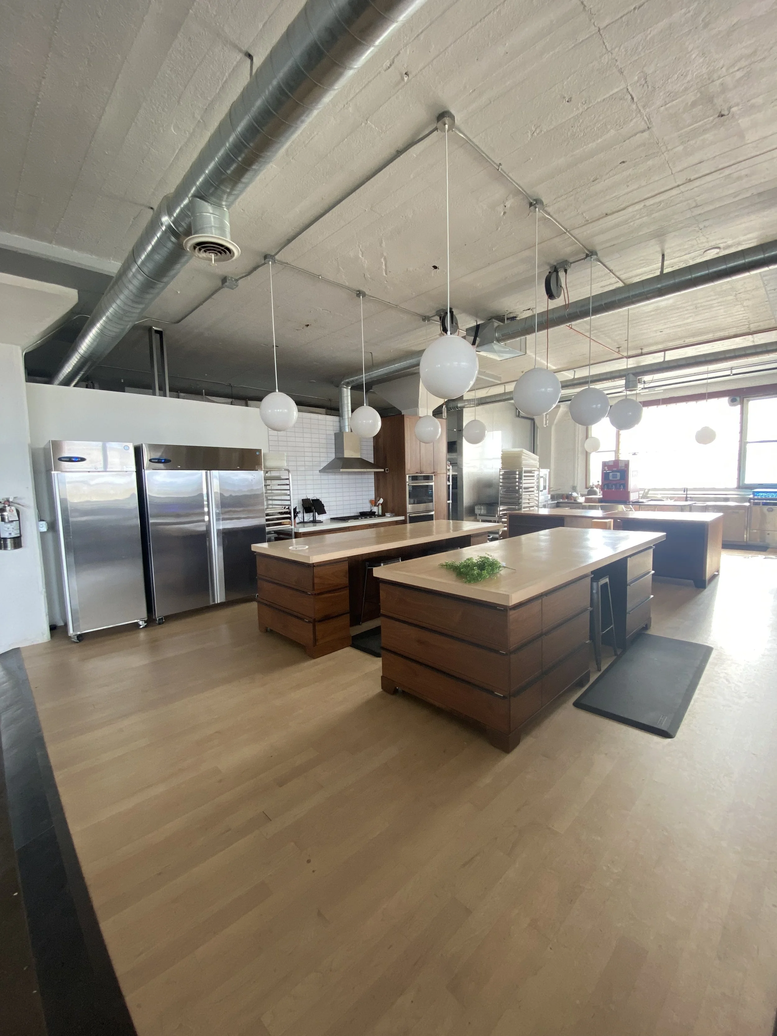 Who's ready for some fun holiday baking classes for your and your friends?