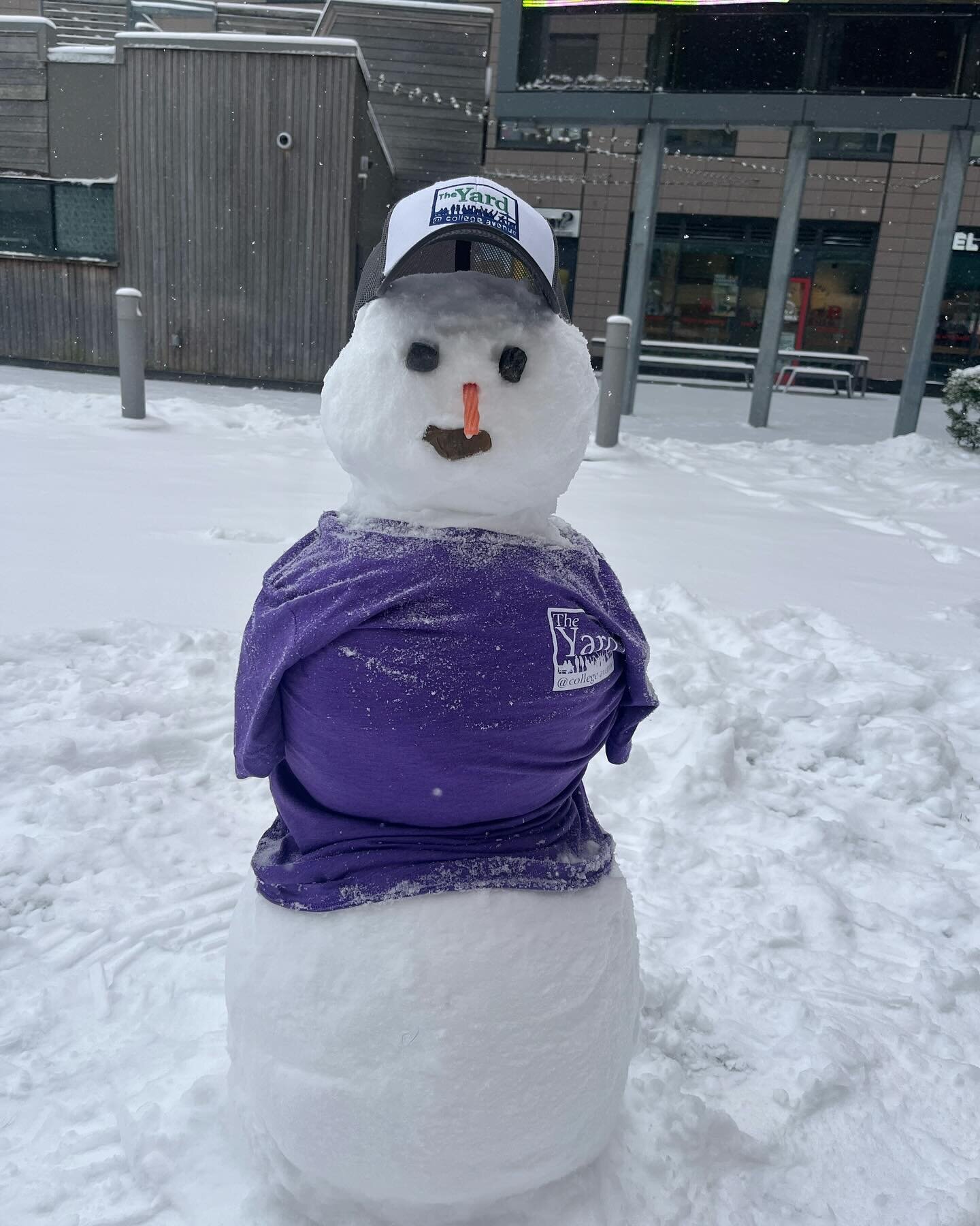 Do you wanna build a snowman?! ⛄️ show us your pics ⬇️ 
.
.
#theyard #theyardru #theyardrutgers #theyardatcollegeave #collegeave #newbrunswick #newbrunswicknj #ru #rutgers #rutgersu #rutgersuniversity #rutgersnewbrunswick #rutgersnb #rutgersuniversit