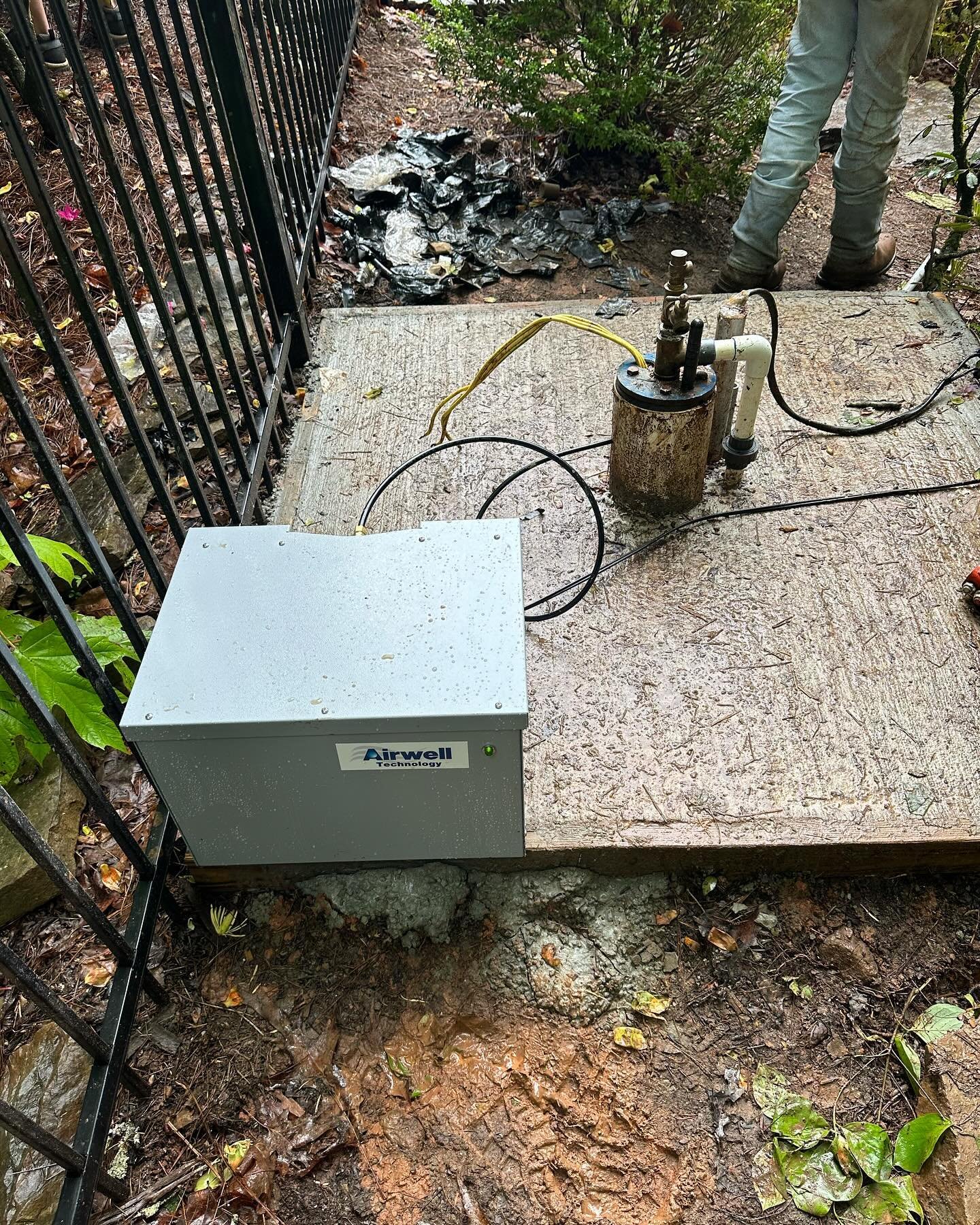 We were in GA today for an Airwell&trade; training and installation with American Water. 🇺🇸 

Airwell, remove Methane, Sulphur and Radon BEFORE it enters the home.

KEY FEATURES:
automatic
maintenance free
minimal operating cost
no scaling or bio-f