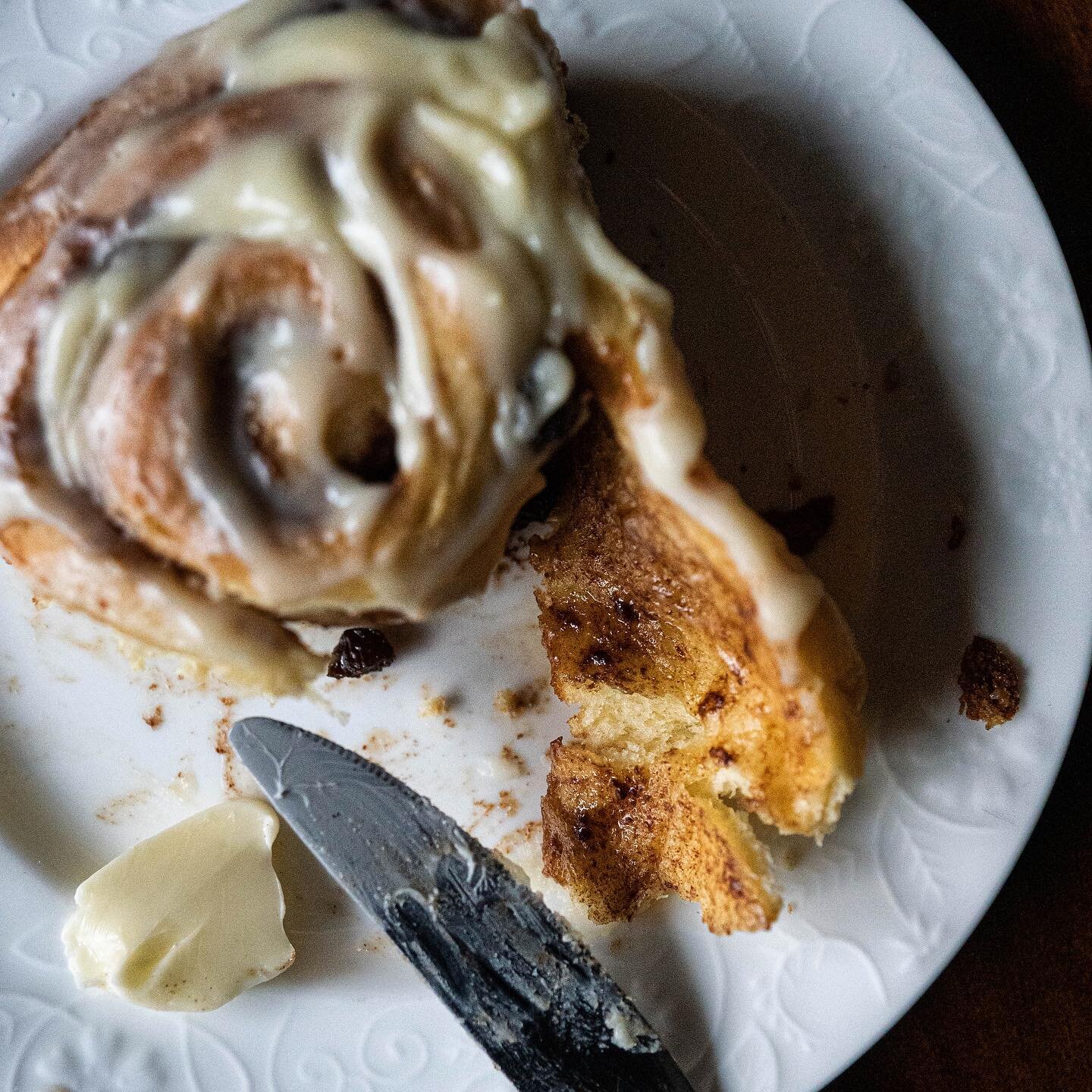 Monday is &ldquo;just a few more minutes&rdquo; of the week. Oh how I wish I could rewind to pulling these fresh out of the oven on Saturday. Amazing recipe be @ambitiouskitchen  #bakedgoods #cinnamonbuns #nomnomnom #foodphotography #delish