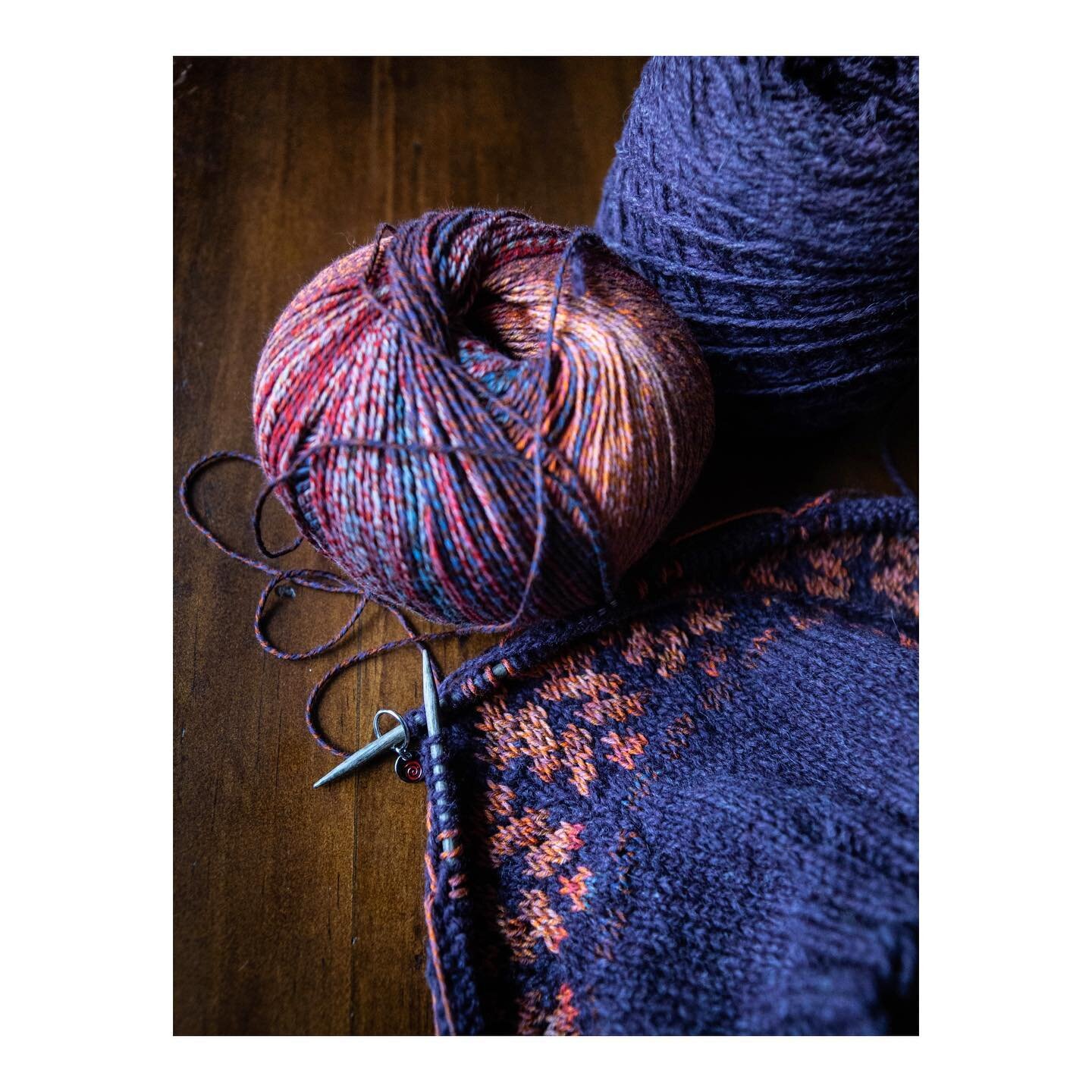 It&rsquo;s not much, but it&rsquo;s a start on my @boylandknitworks #guthriesweater. More could&rsquo;ve been done if I had not been so drawn in by #pretenditsacity on Netflix, check it out! #slowfashion #colourpop #sweaterweather #knittersgonnaknit 