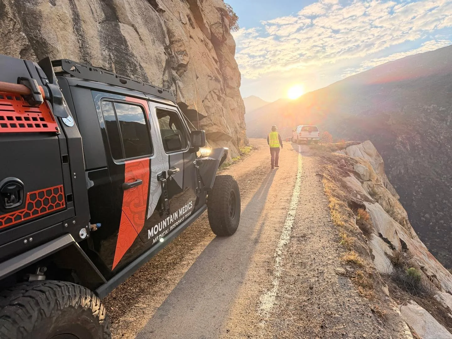 Beautiful way to start the day! 

#jeep#gladiator #bridgework #standbymedical  #standbymedicalservices