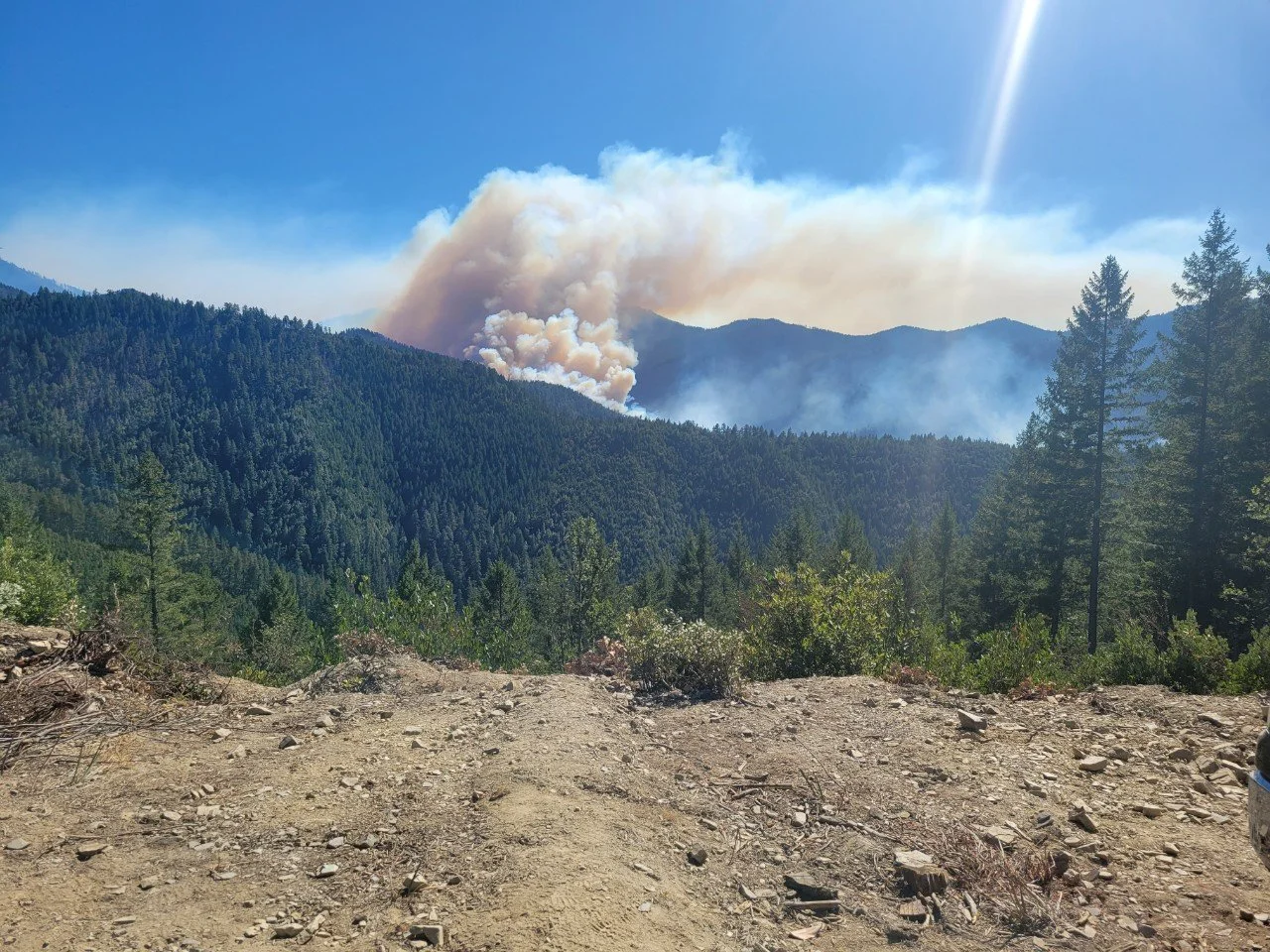 #Throwback to the time a plume of smoke filled the sky during fire season. A stark reminder of nature&rsquo;s power and the importance of staying safe. 🌲🔥

 #FireSeason #NatureStrong #StaySafe