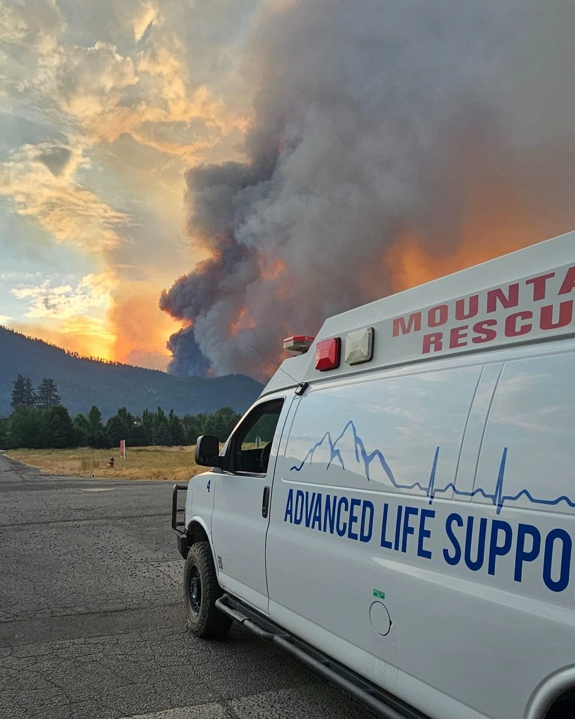 Wondering what fire season will bring this year. 

#FireLine #StandbyMedical #MountainMedics #WildlandFire #emt #paramedic #ambulance