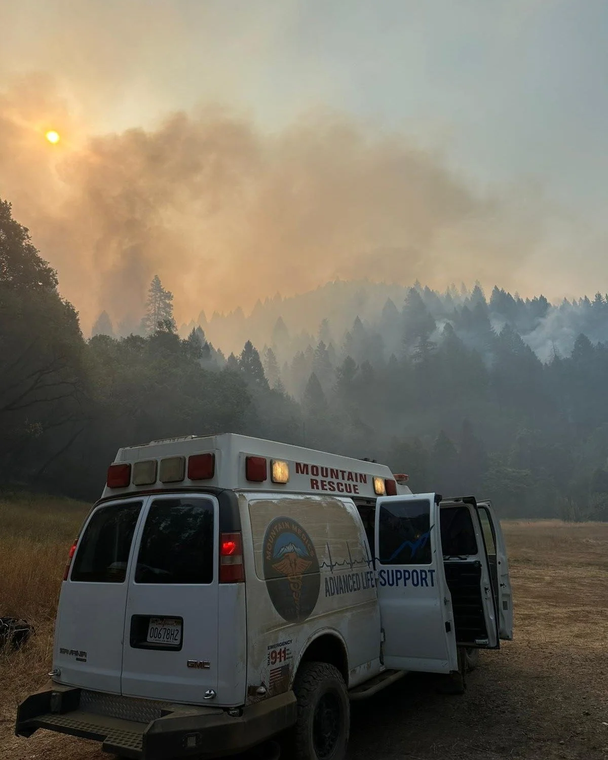 Ambulance kicking up dust on the fire line 🚑🌫️

Working through rough terrain and unpredictable conditions, staying mobile and ready to respond.

#WildlandFire #EMS #Fireline #RoughTerrain #AlwaysReady