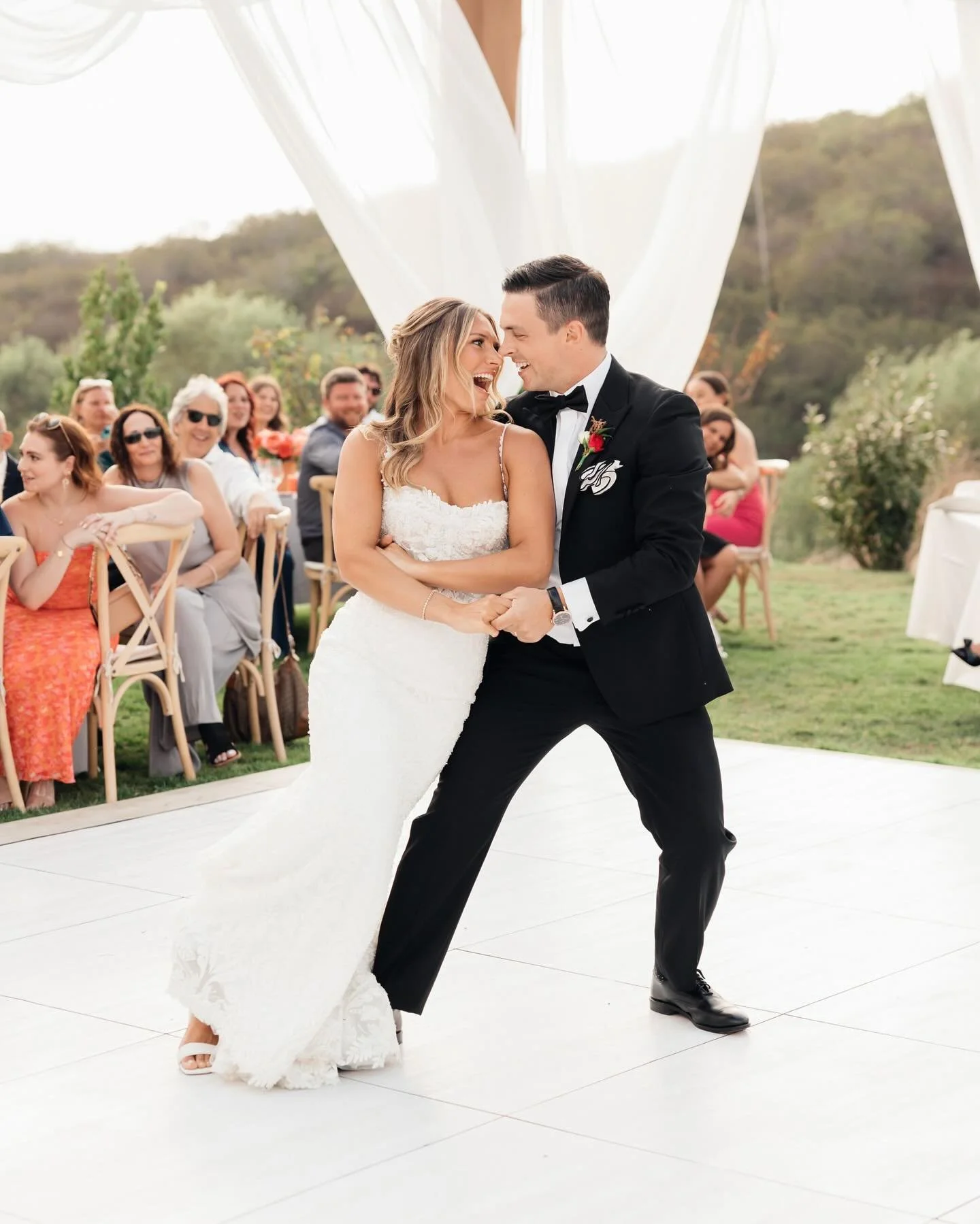 Never seen two people have more FUN at their wedding.. it&rsquo;s no surprise the Heryford&rsquo;s friends literally refer to them as &ldquo;the good the crew.&rdquo; Pink + butterflies everywhere to honor the beautiful bride&rsquo;s mom, an 8pm espr